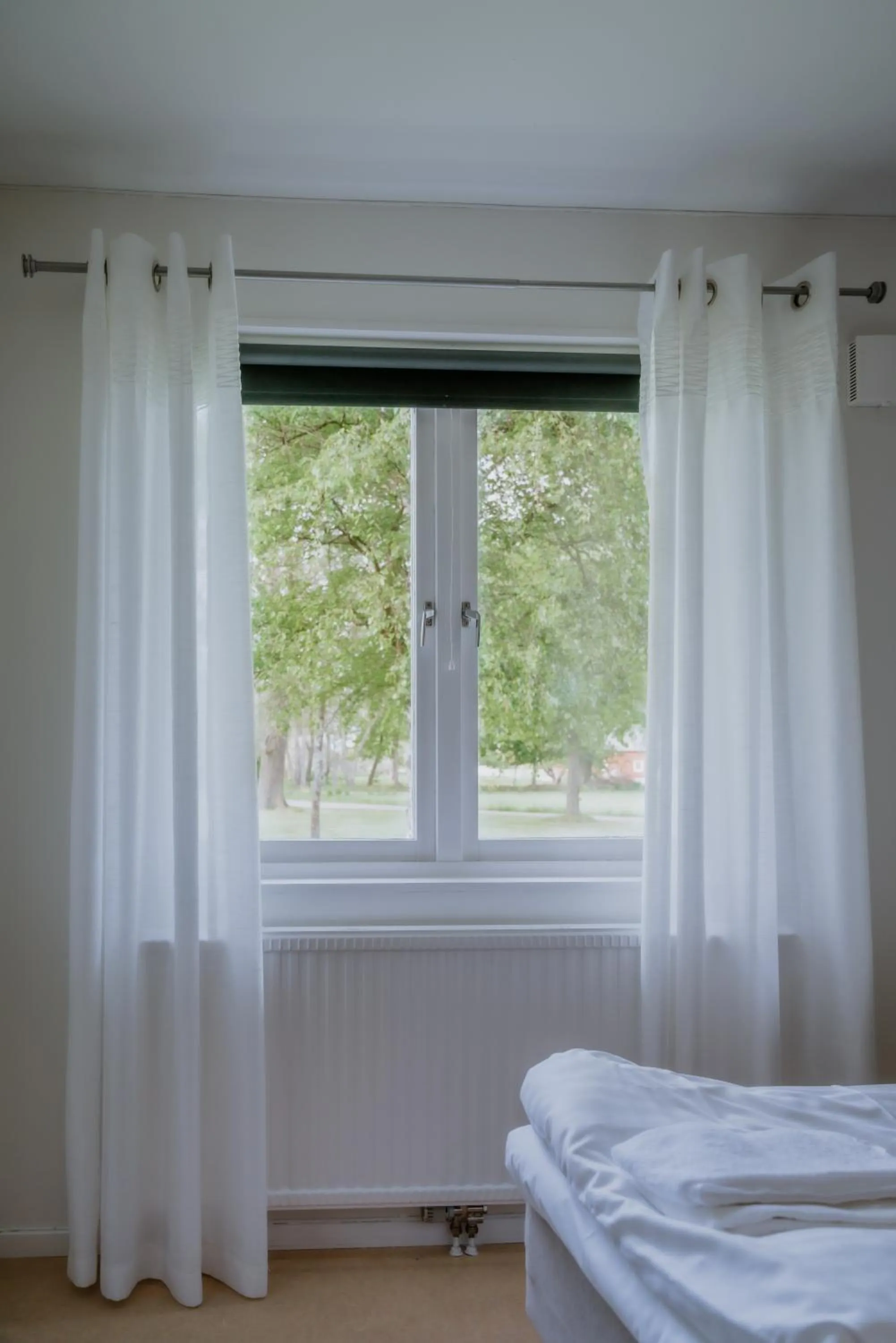 Property building, Bed in Wisingsö Hotell