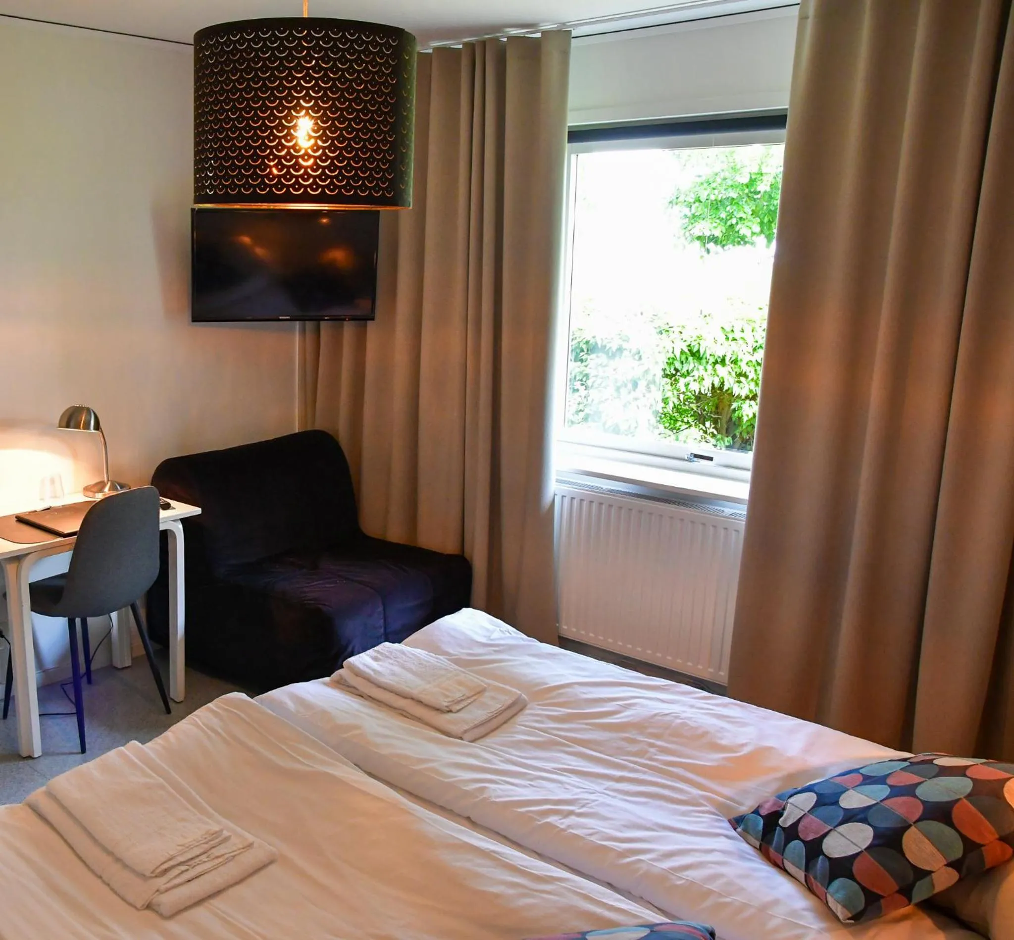 Property building, Bed in Wisingsö Hotell