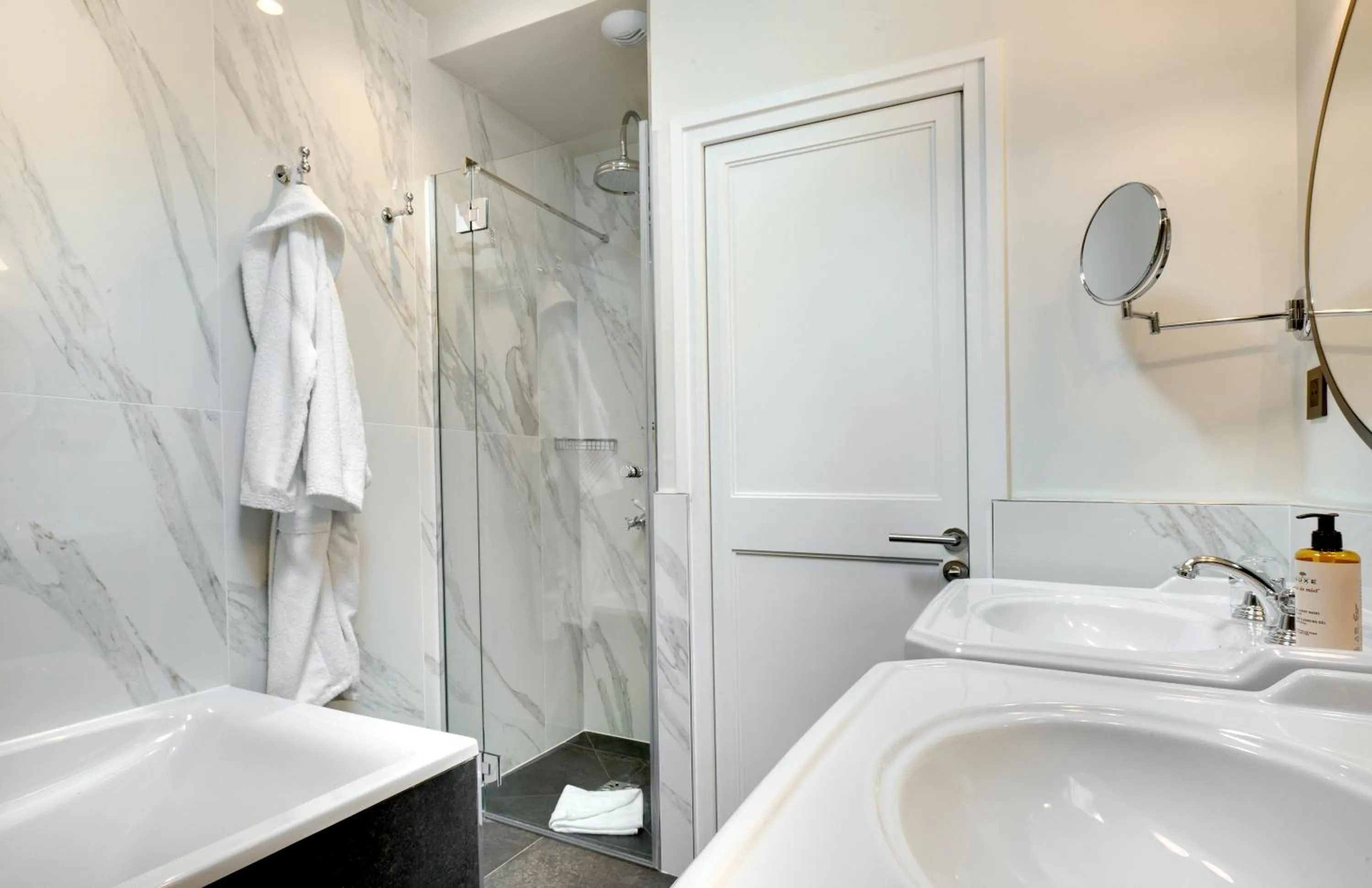 Shower in Les Rives de Notre-Dame