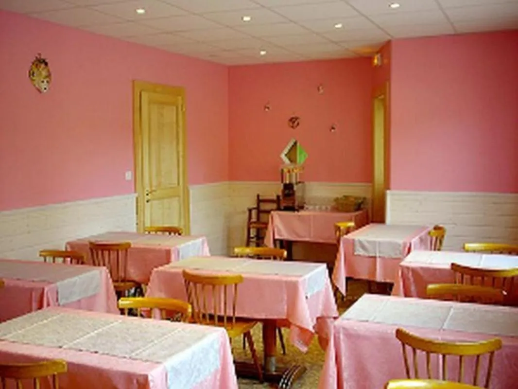 Restaurant/places to eat in Hotel Les Sapins