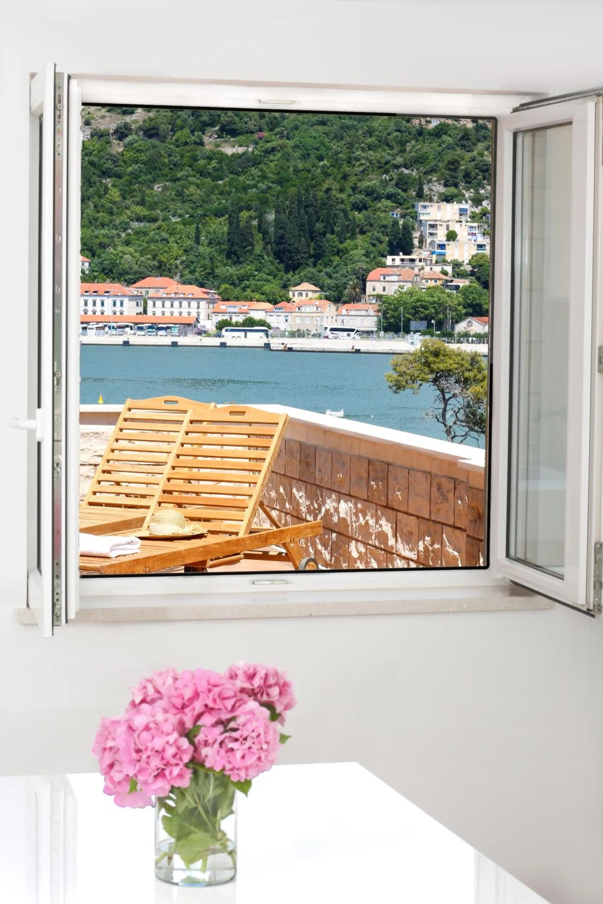 Sea view in Apartment Dee Dee