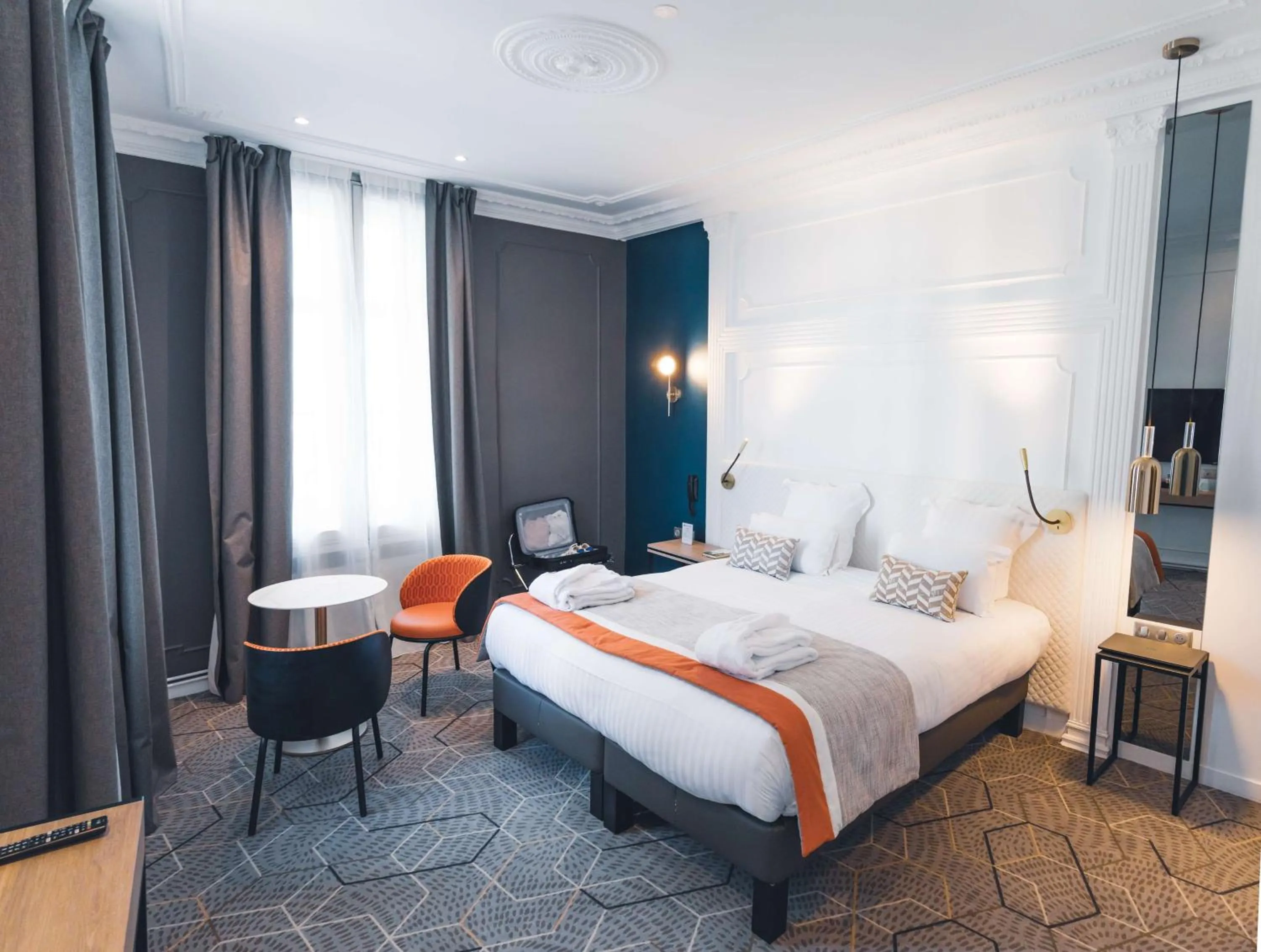 Photo of the whole room, Bed in Oceania Hôtel d'Anjou Angers