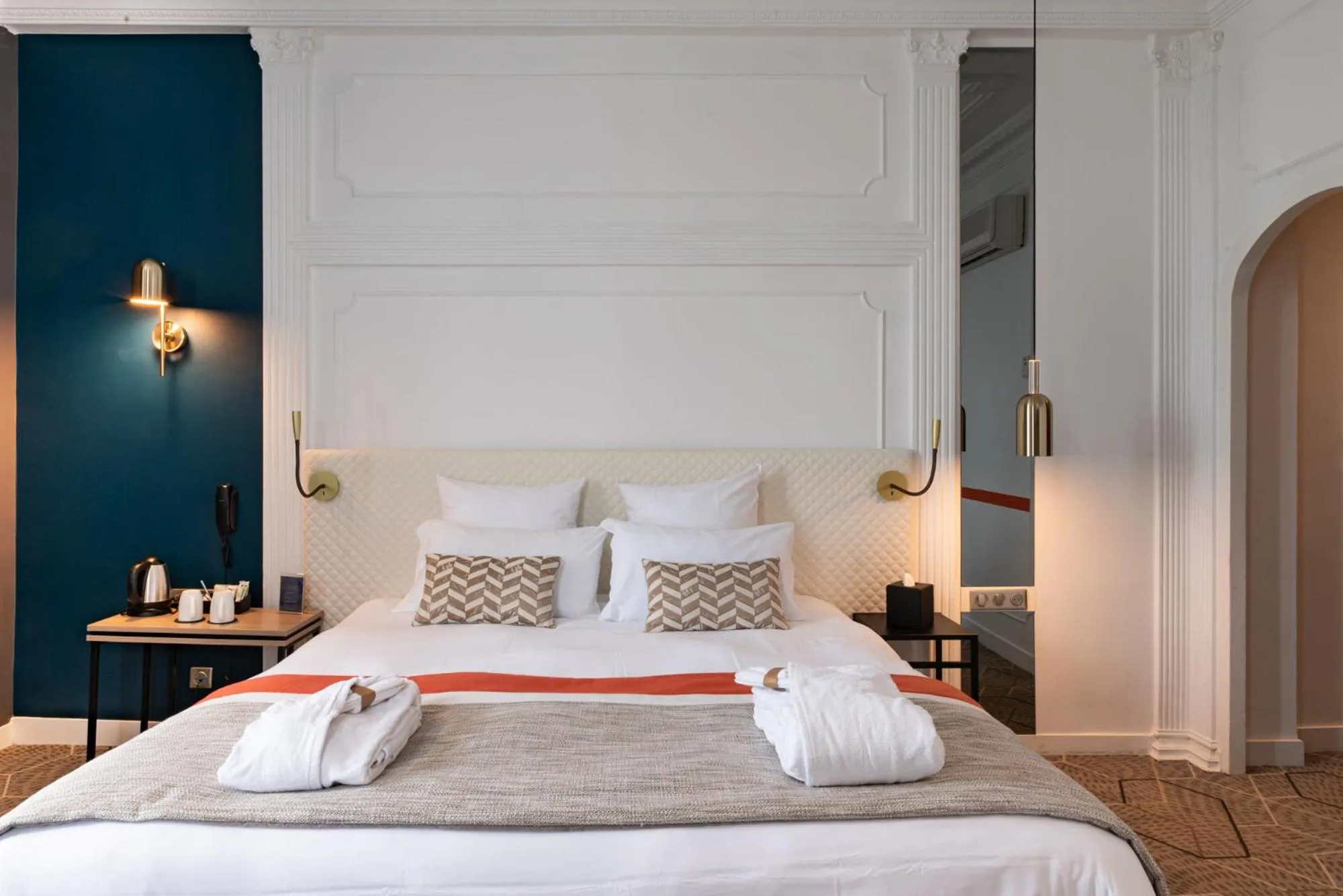 Bed in Oceania Hôtel d'Anjou Angers