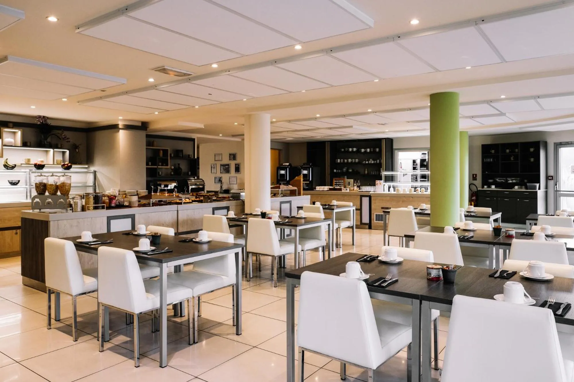Restaurant/places to eat in Hotel Costa Salina
