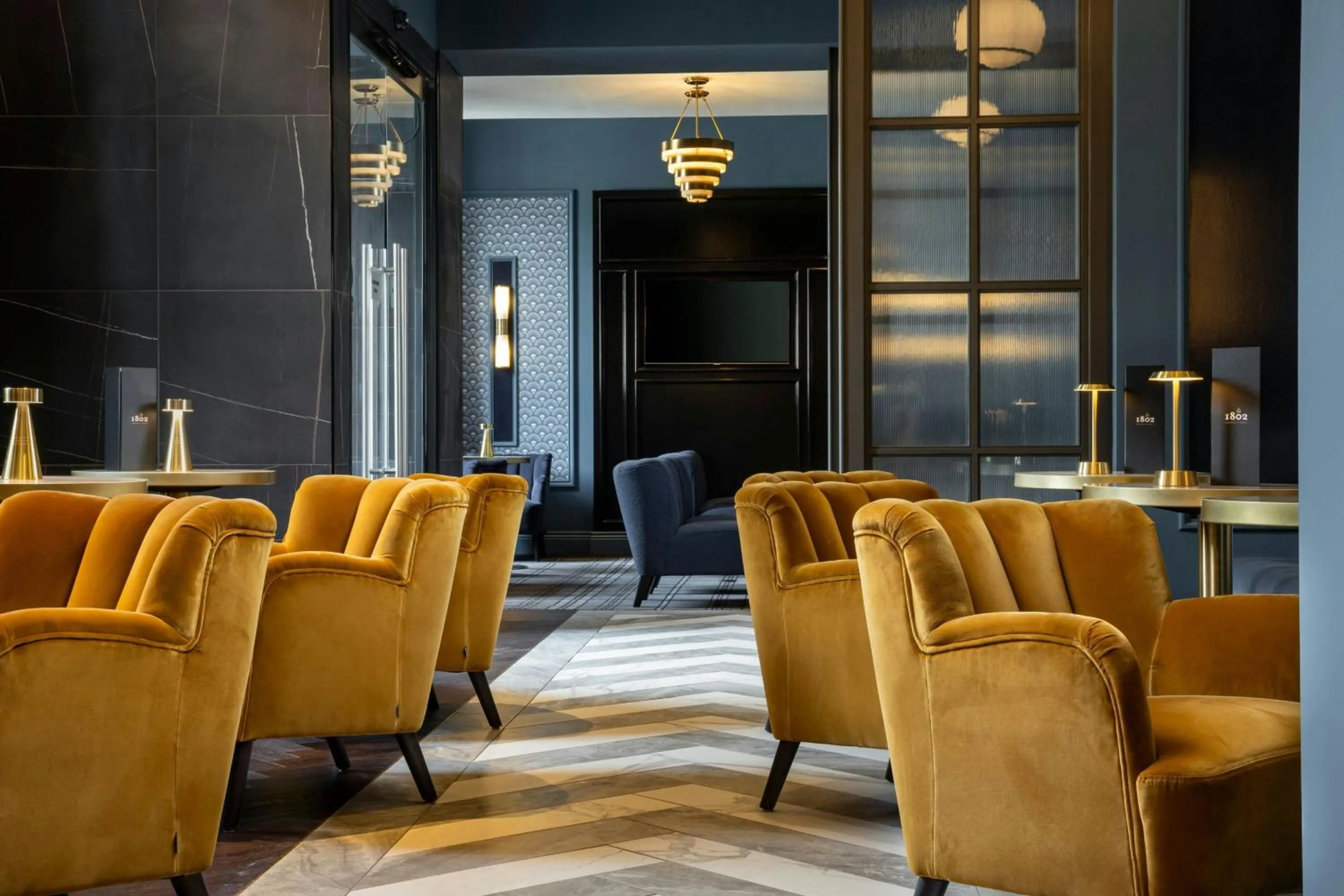 Lounge or bar in Courtyard by Marriott Edinburgh