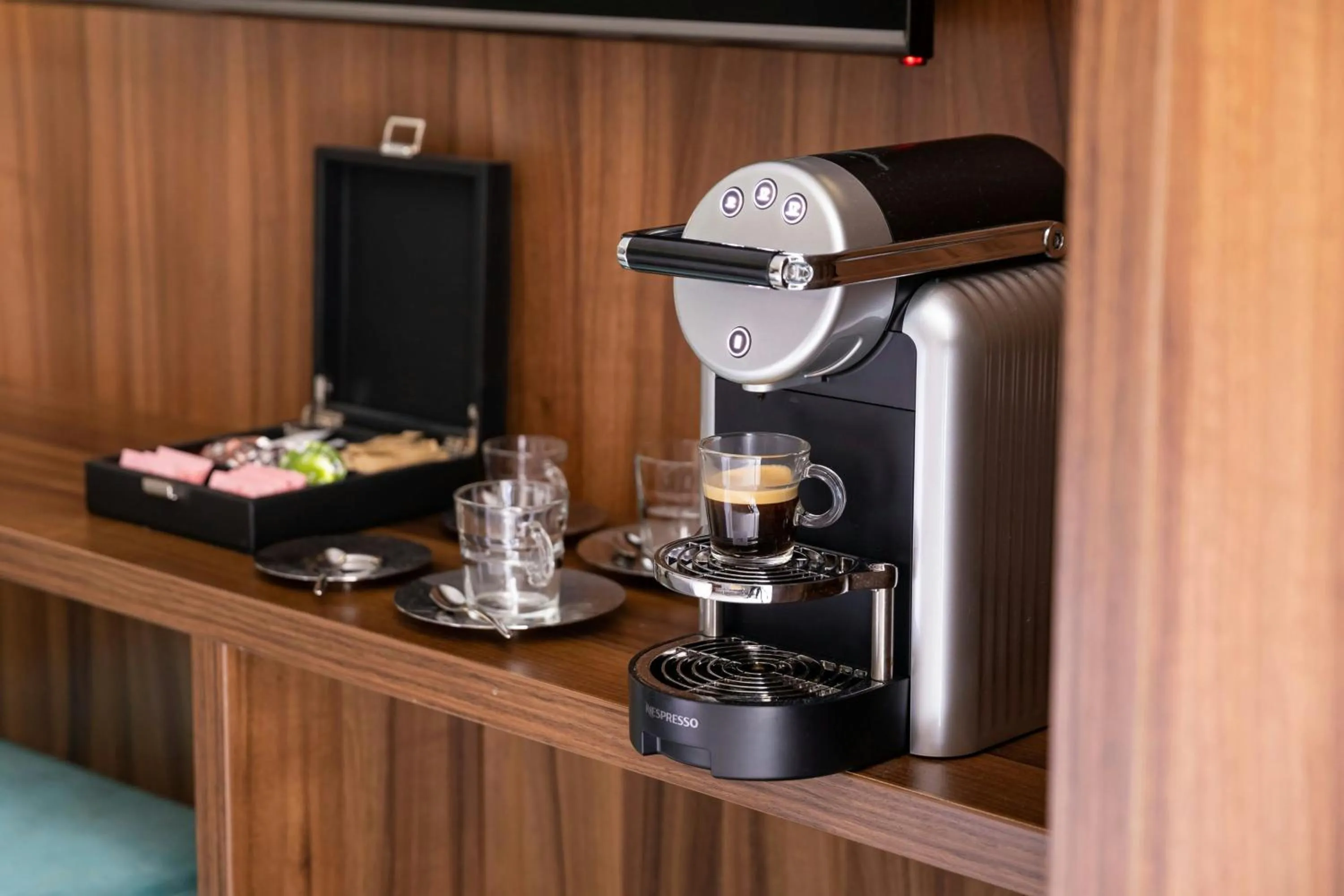 Photo of the whole room in Courtyard by Marriott Edinburgh