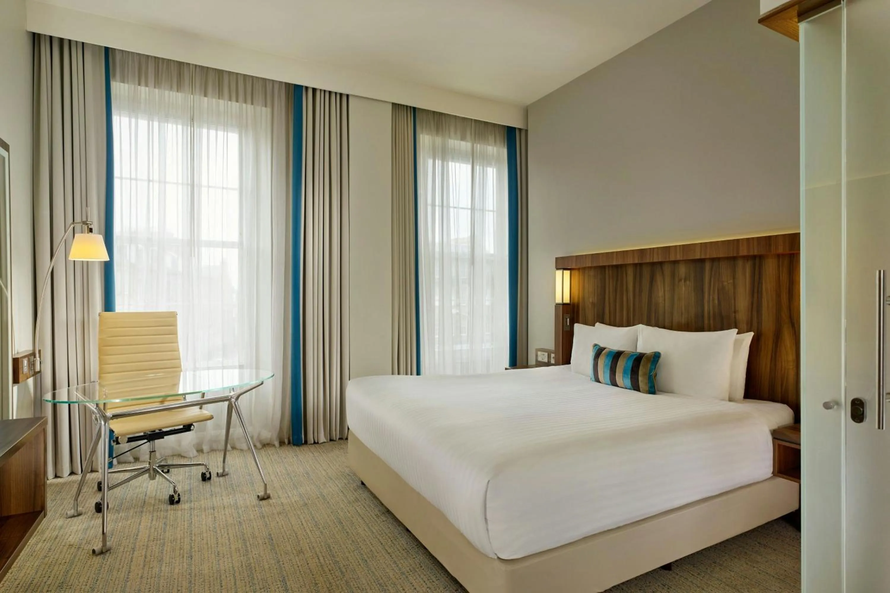 Bedroom, Bed in Courtyard by Marriott Edinburgh