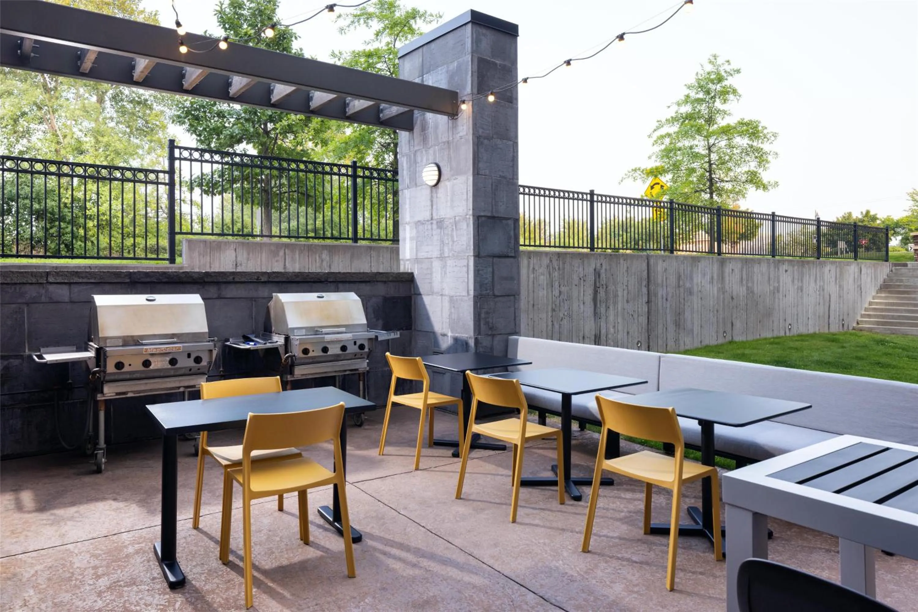Patio in Home2 Suites by Hilton Roseville Minneapolis