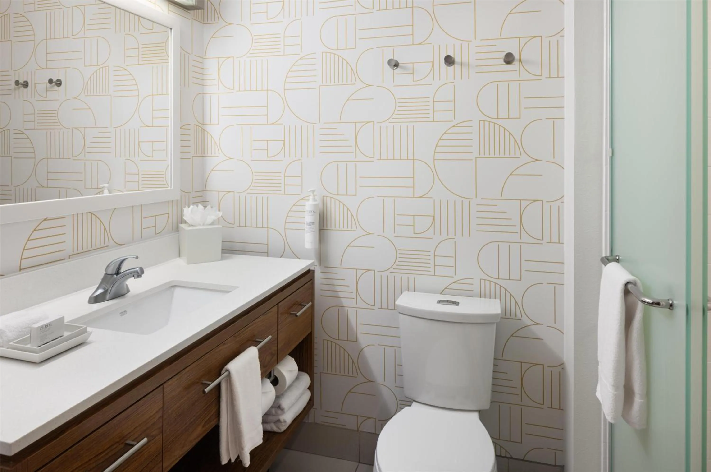 Bathroom in Home2 Suites by Hilton Roseville Minneapolis