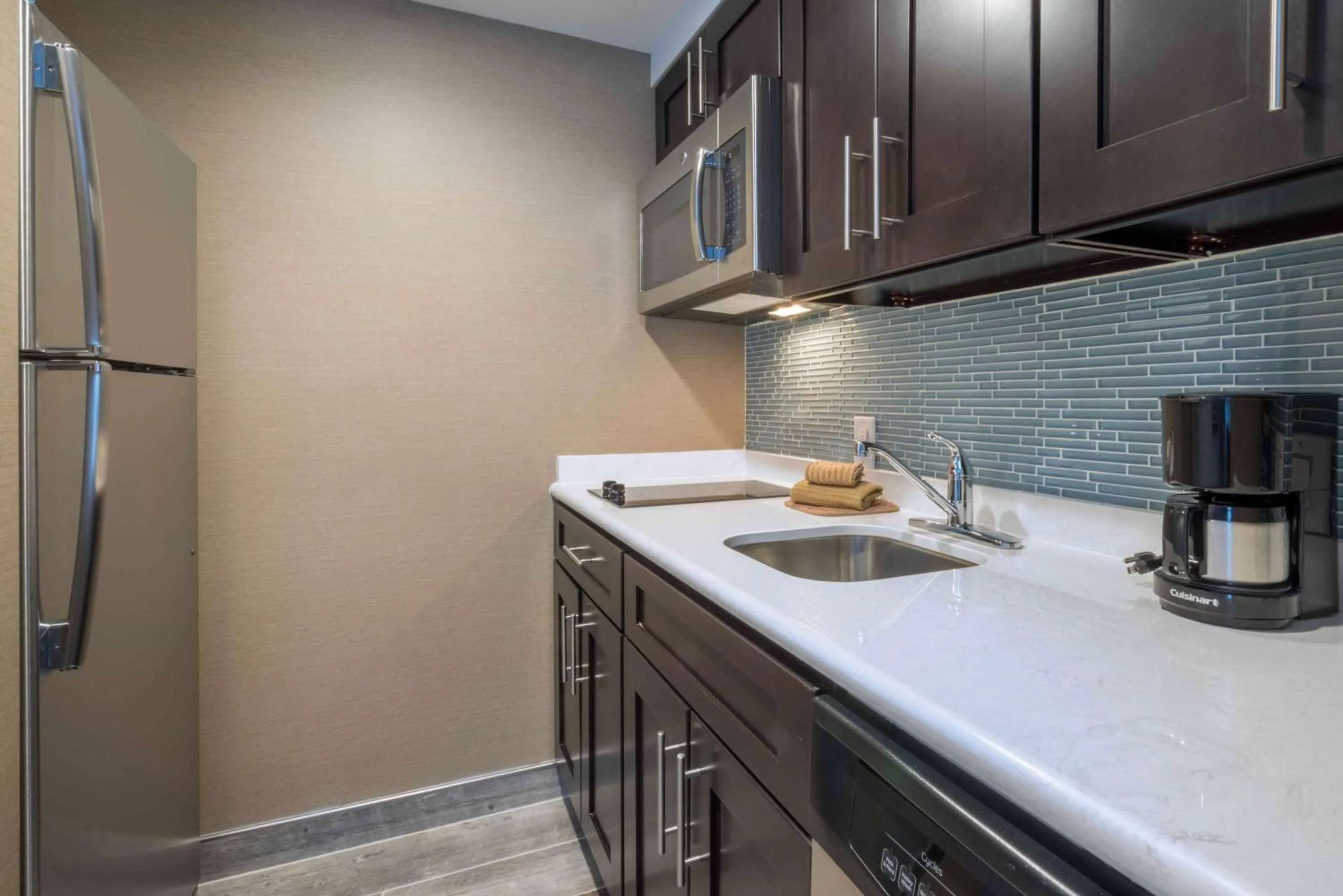 Kitchen or kitchenette in Homewood Suites by Hilton Philadelphia Plymouth Meeting