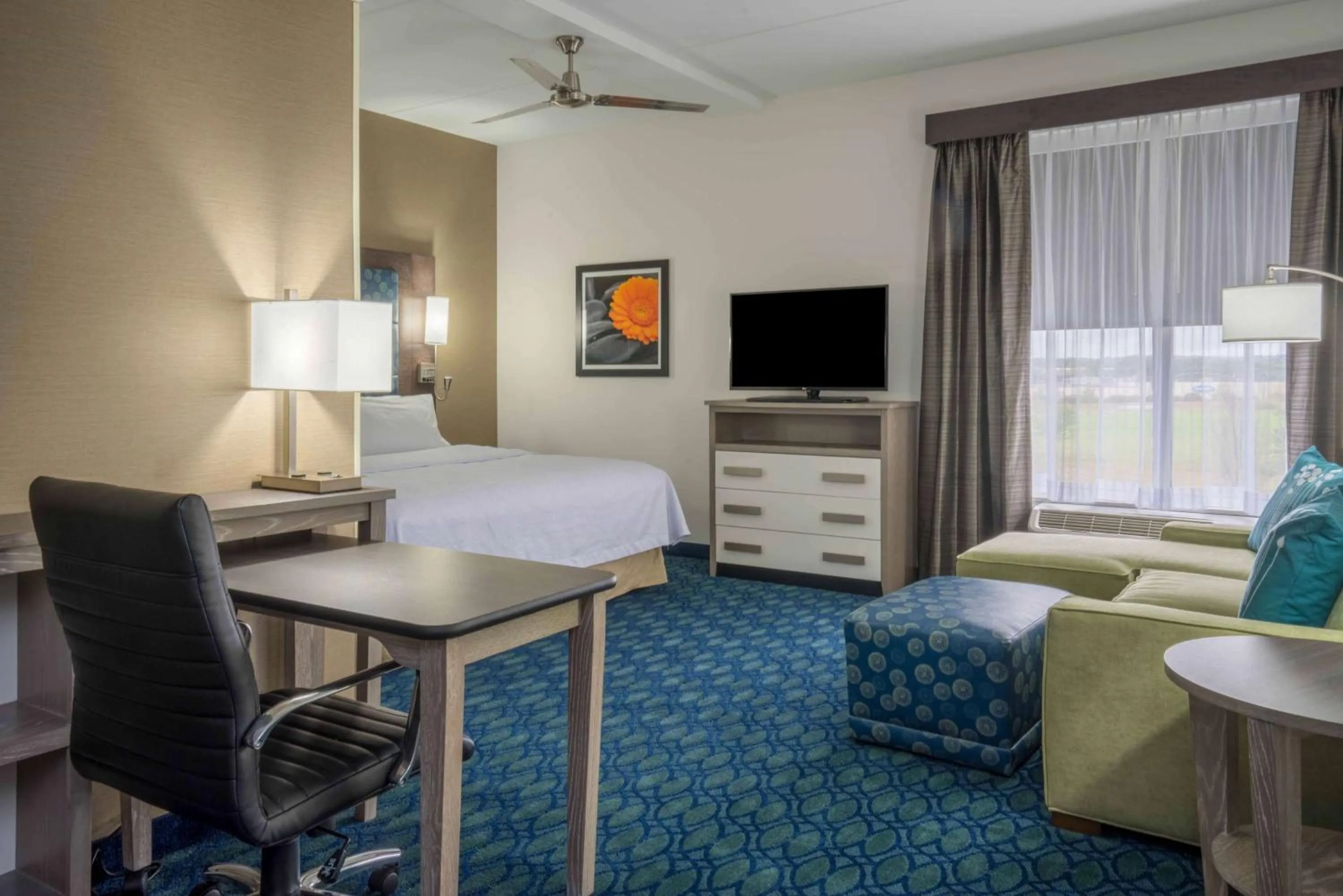 Living room, Bed in Homewood Suites by Hilton Philadelphia Plymouth Meeting