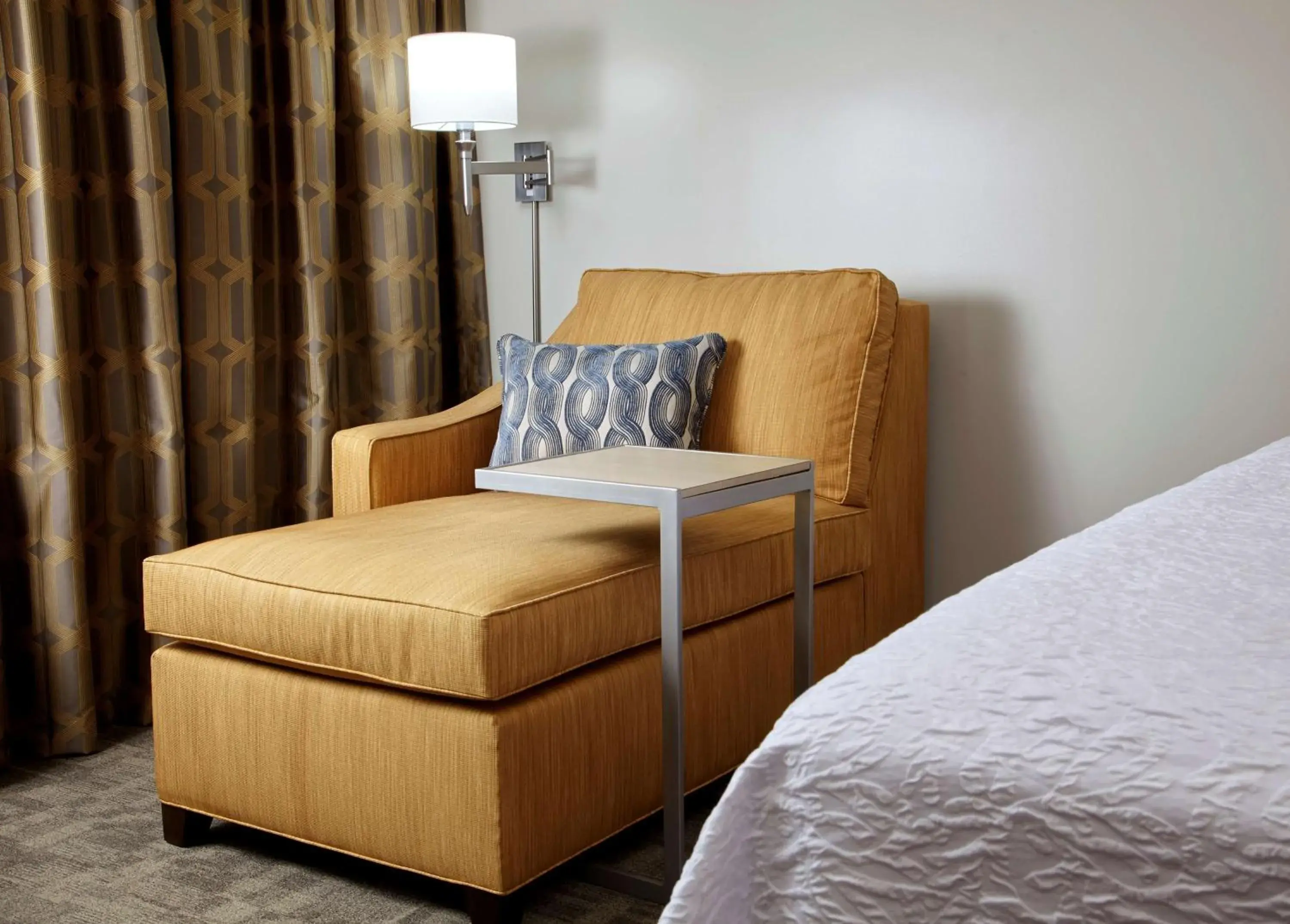 King Studio Suite with Sofa Bed - Hearing Access/Non-Smoking in Hampton Inn & Suites Pittsburgh Airport South/Settlers Ridge King Studio Suite with Sofa Bed - Hearing Access/Non-Smoking in Hampton Inn & Suites Pittsburgh Airport South/Settlers Ridge