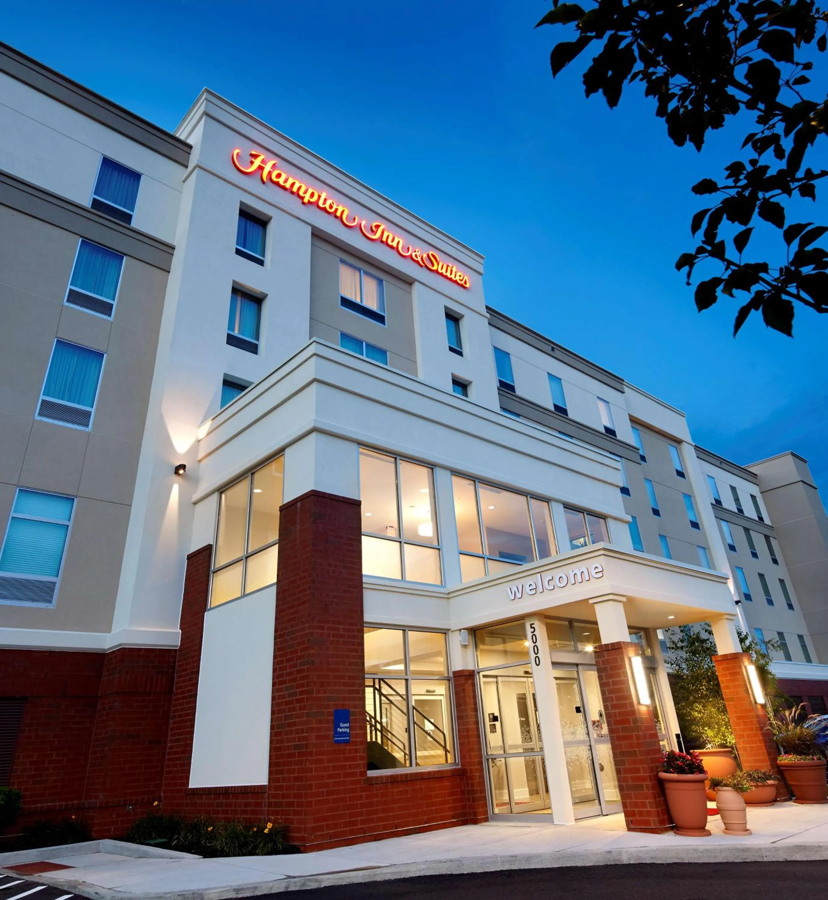 Property building in Hampton Inn & Suites Pittsburgh Airport South/Settlers Ridge