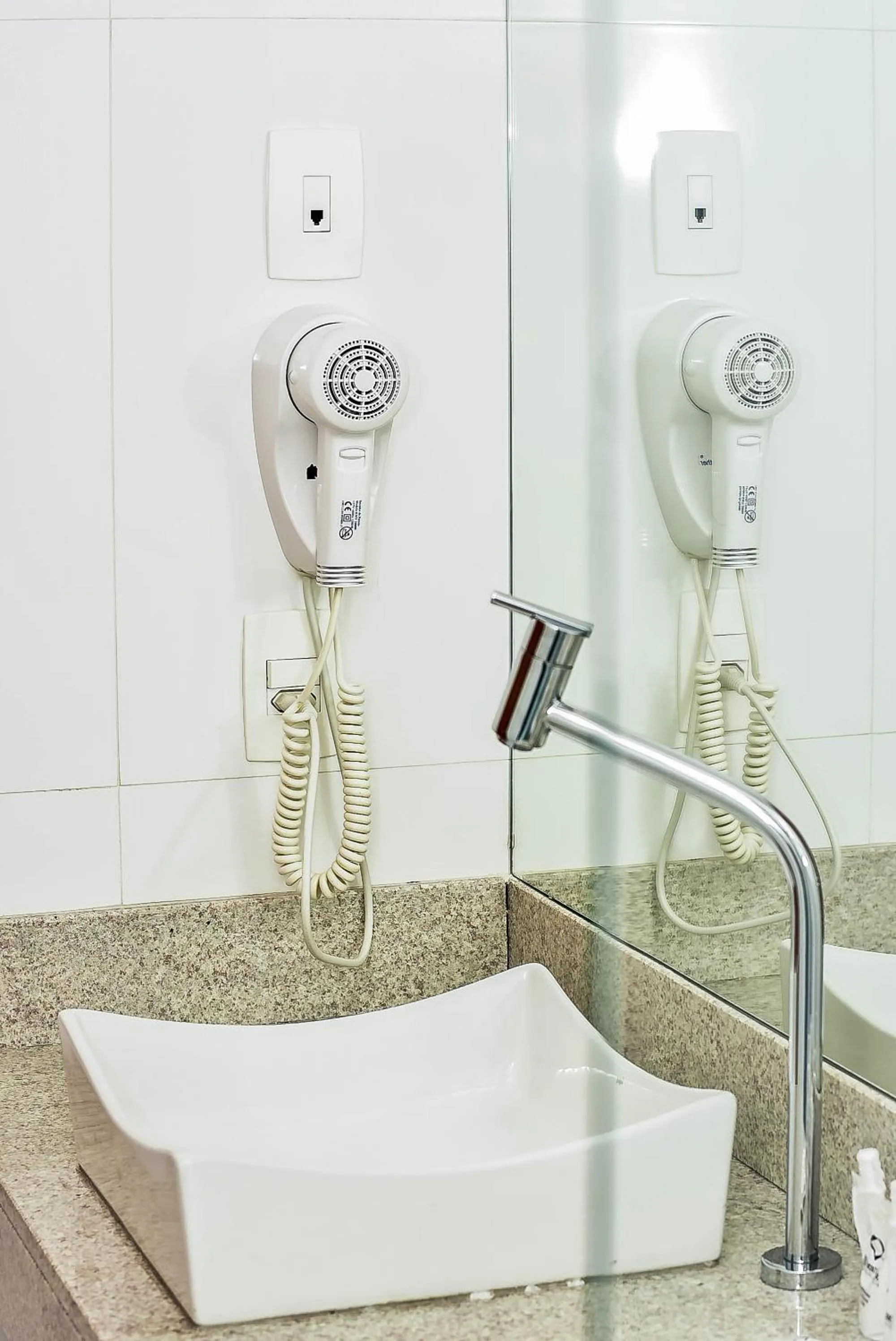 Toilet in Mont Blanc Suites Duque de Caxias