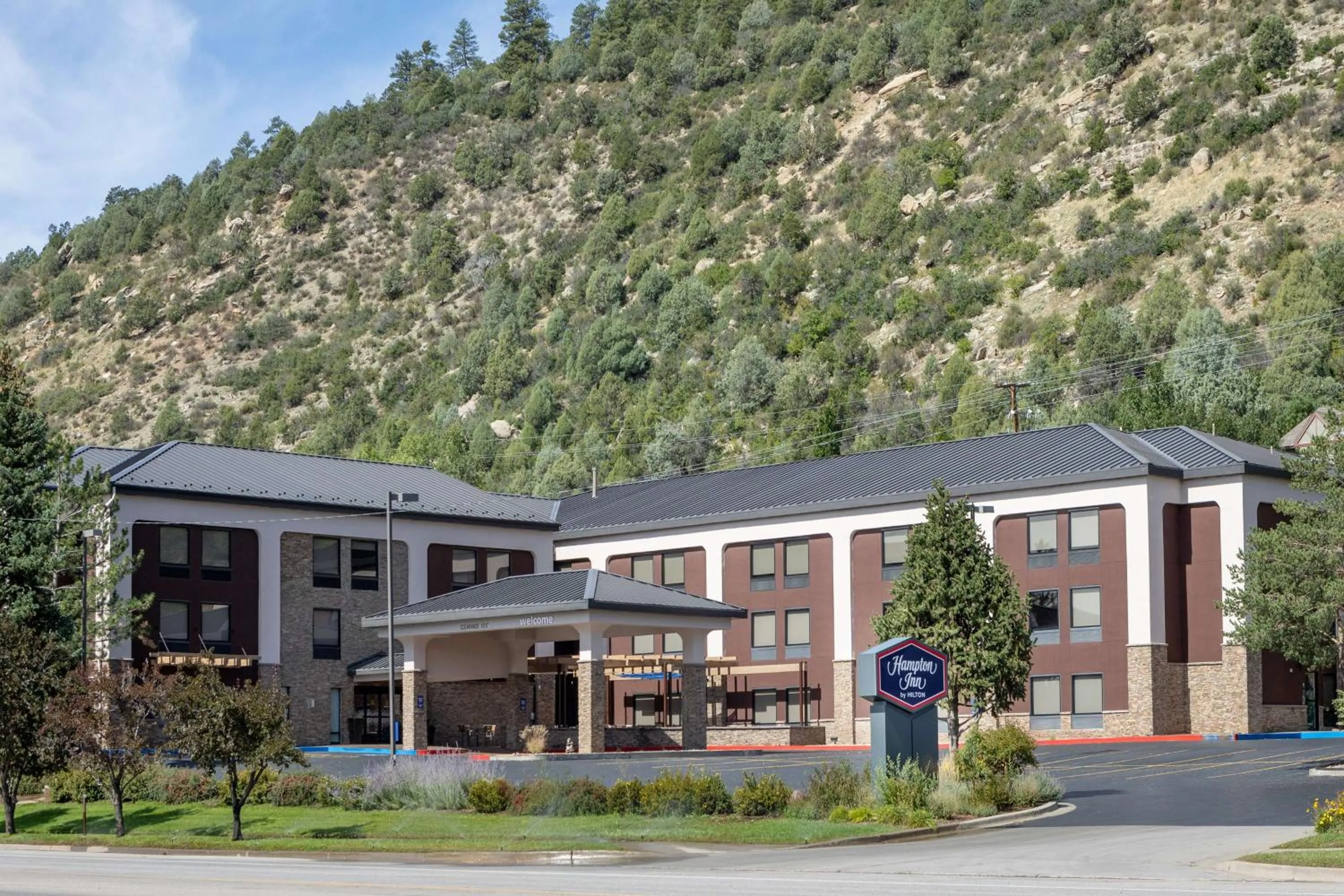 Property building in Hampton Inn Durango