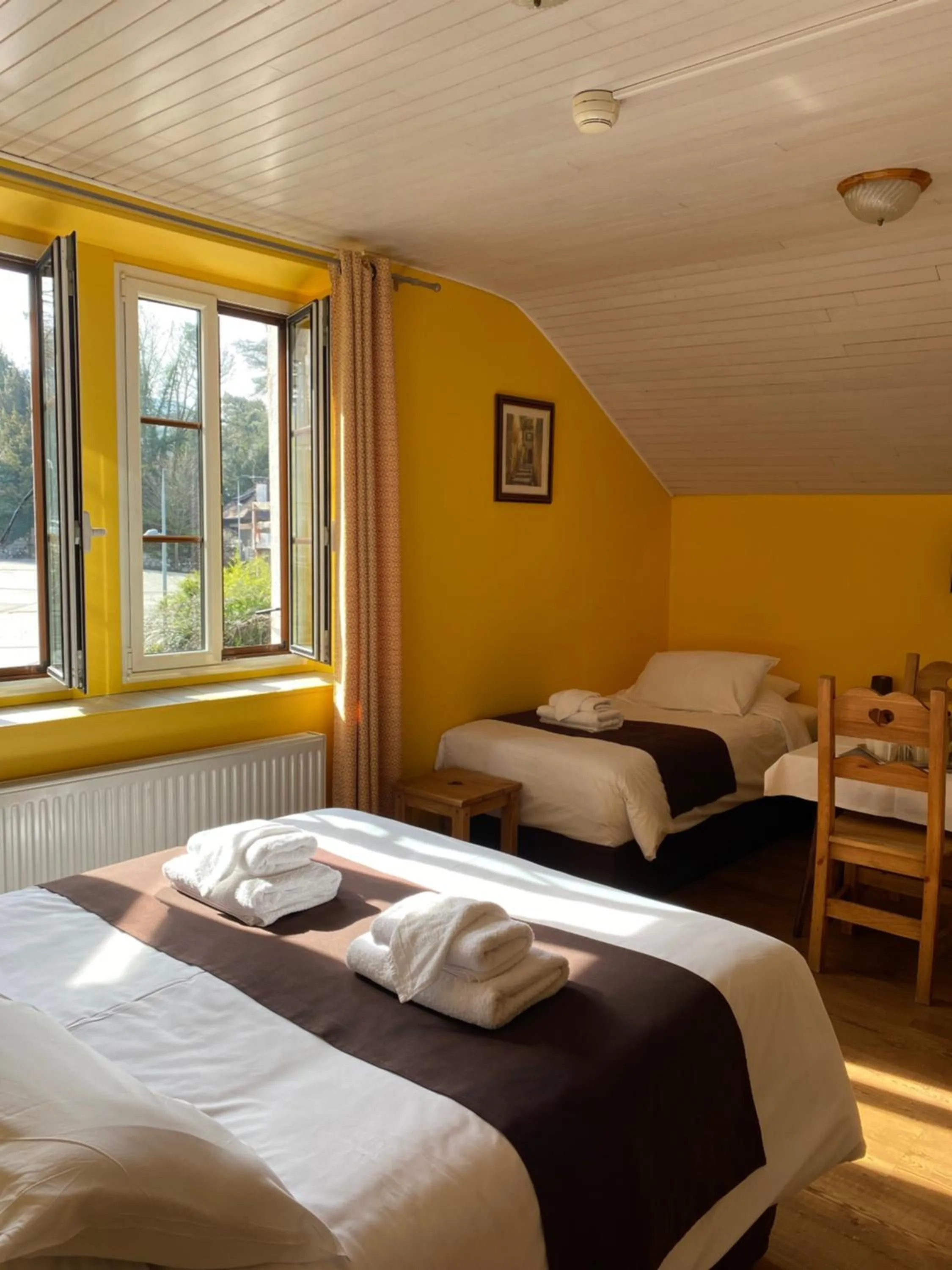 Property building, Bed in Hôtel du Château