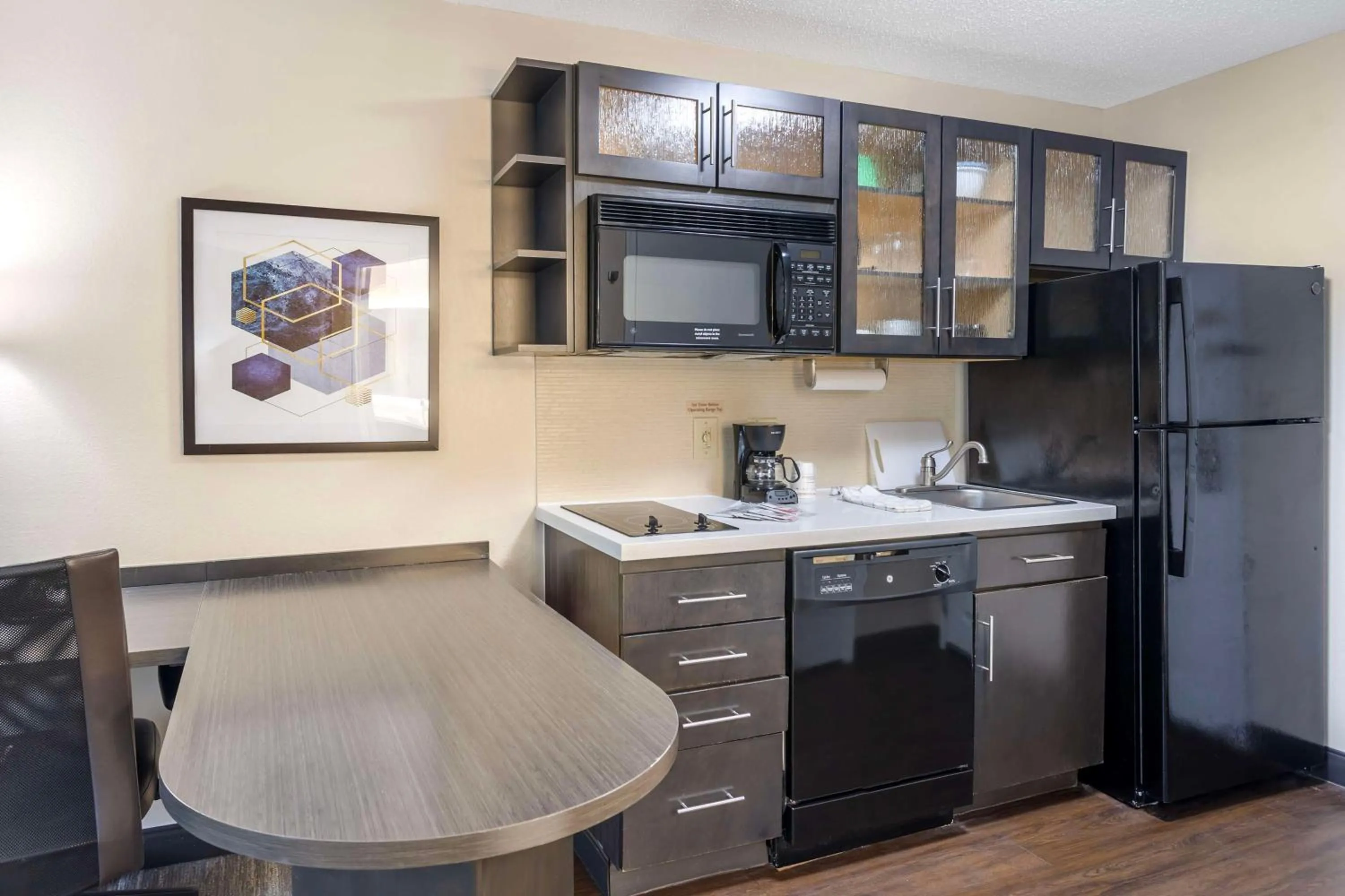 Kitchen or kitchenette in Executive Residency by Best Western Philadelphia-Willow Grove