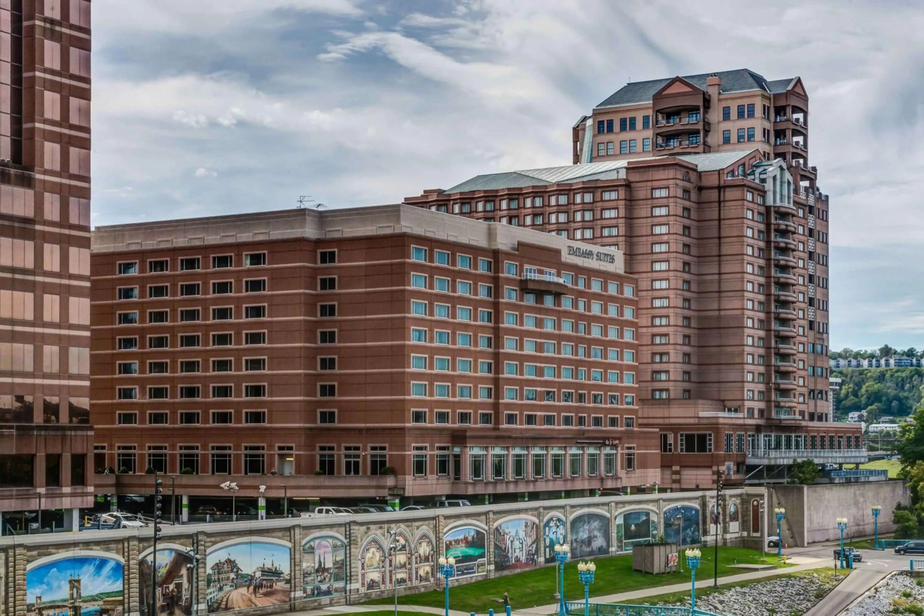 Property building in Embassy Suites Cincinnati - RiverCenter