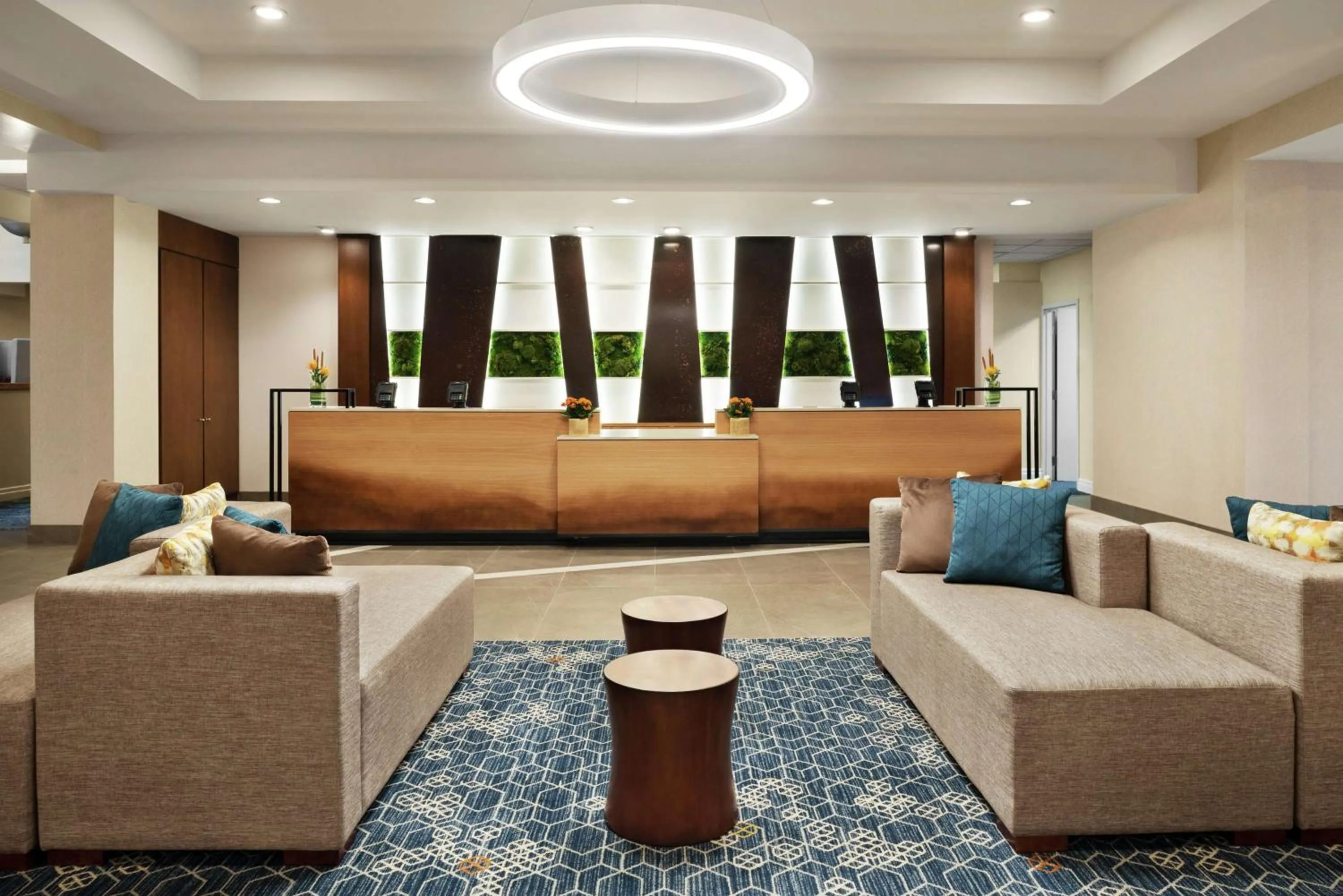 Lobby or reception in Embassy Suites Cincinnati - RiverCenter