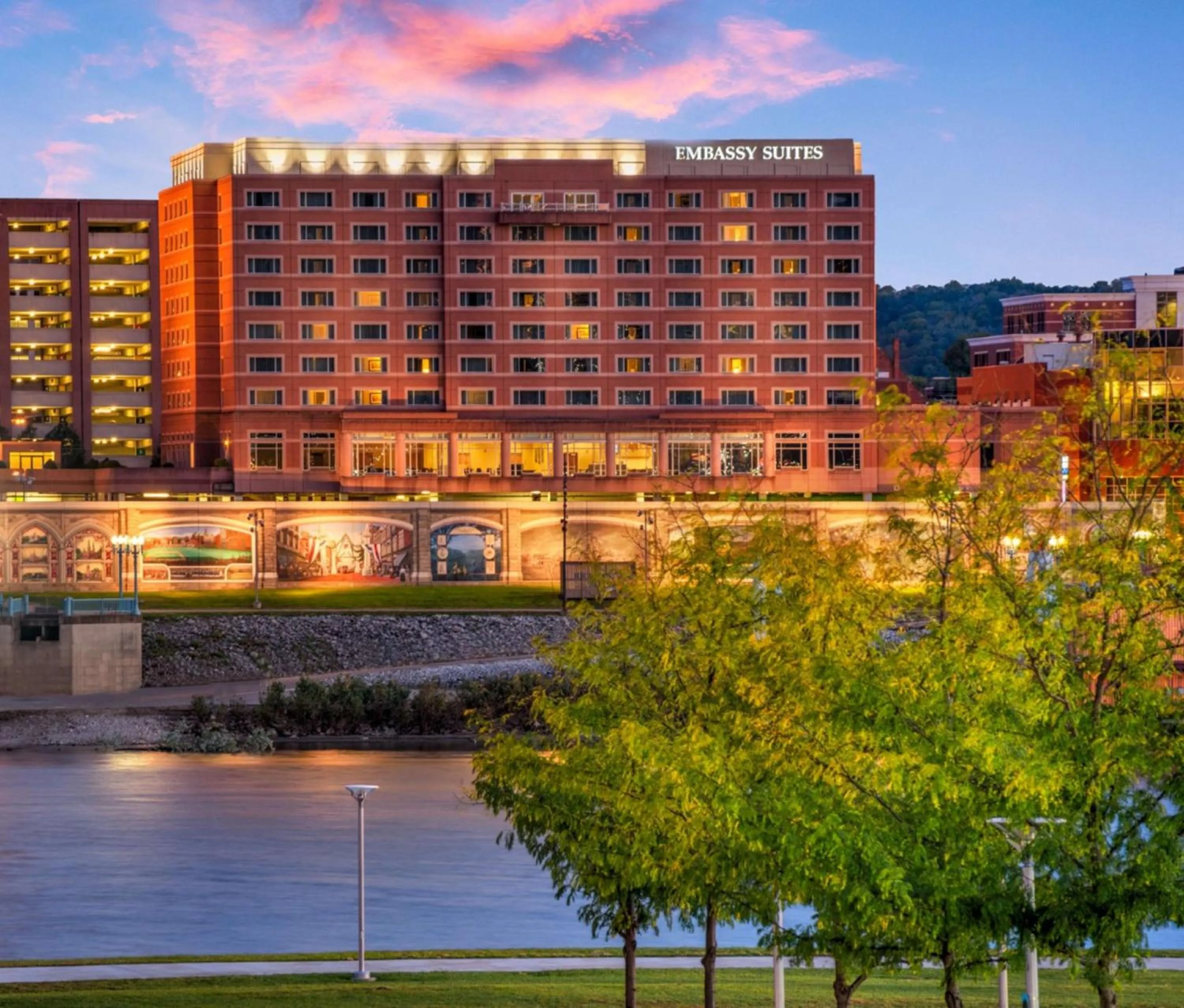 Property building in Embassy Suites Cincinnati - RiverCenter