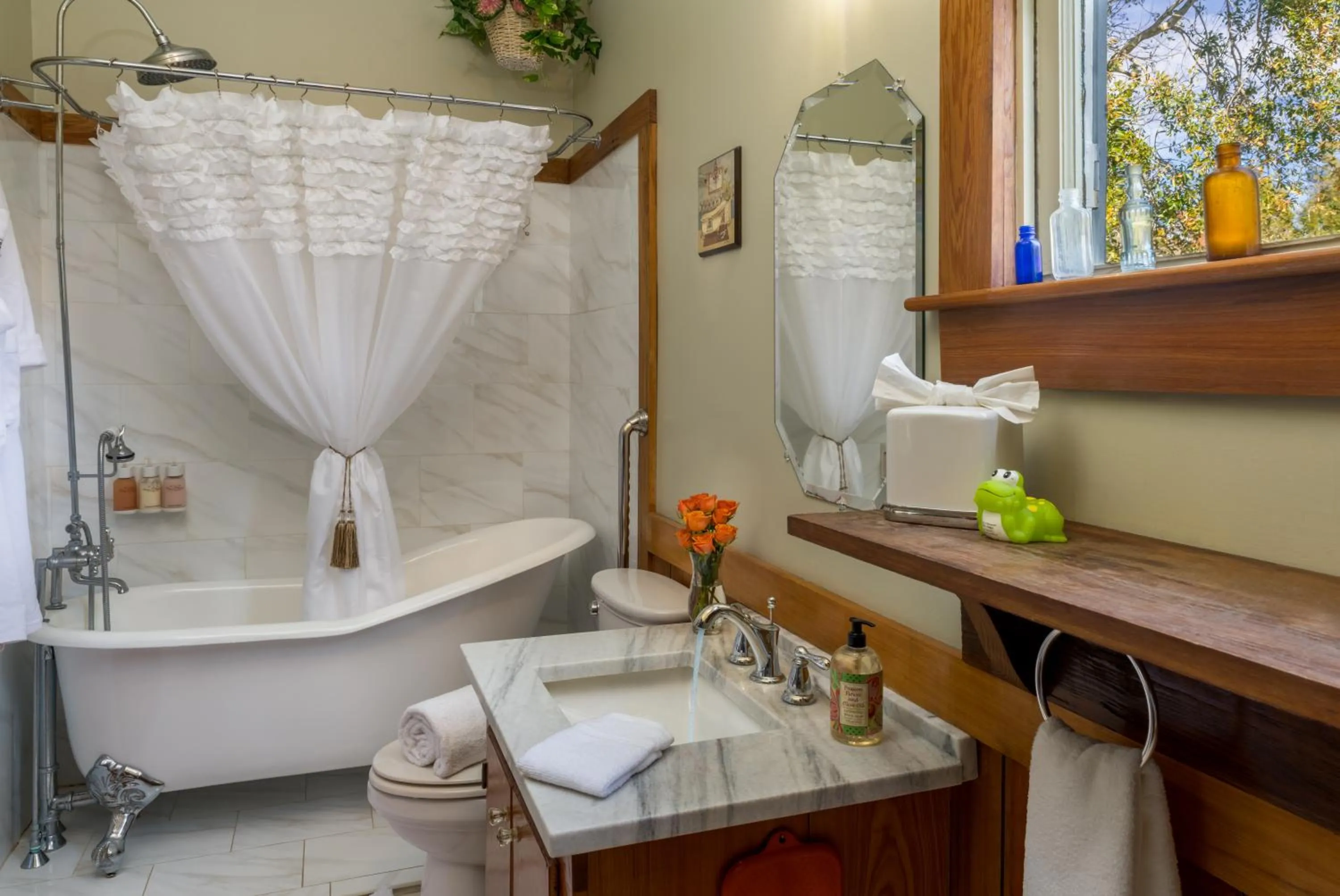 Bathroom in Maison D'Memoire Bed & Breakfast Cottages