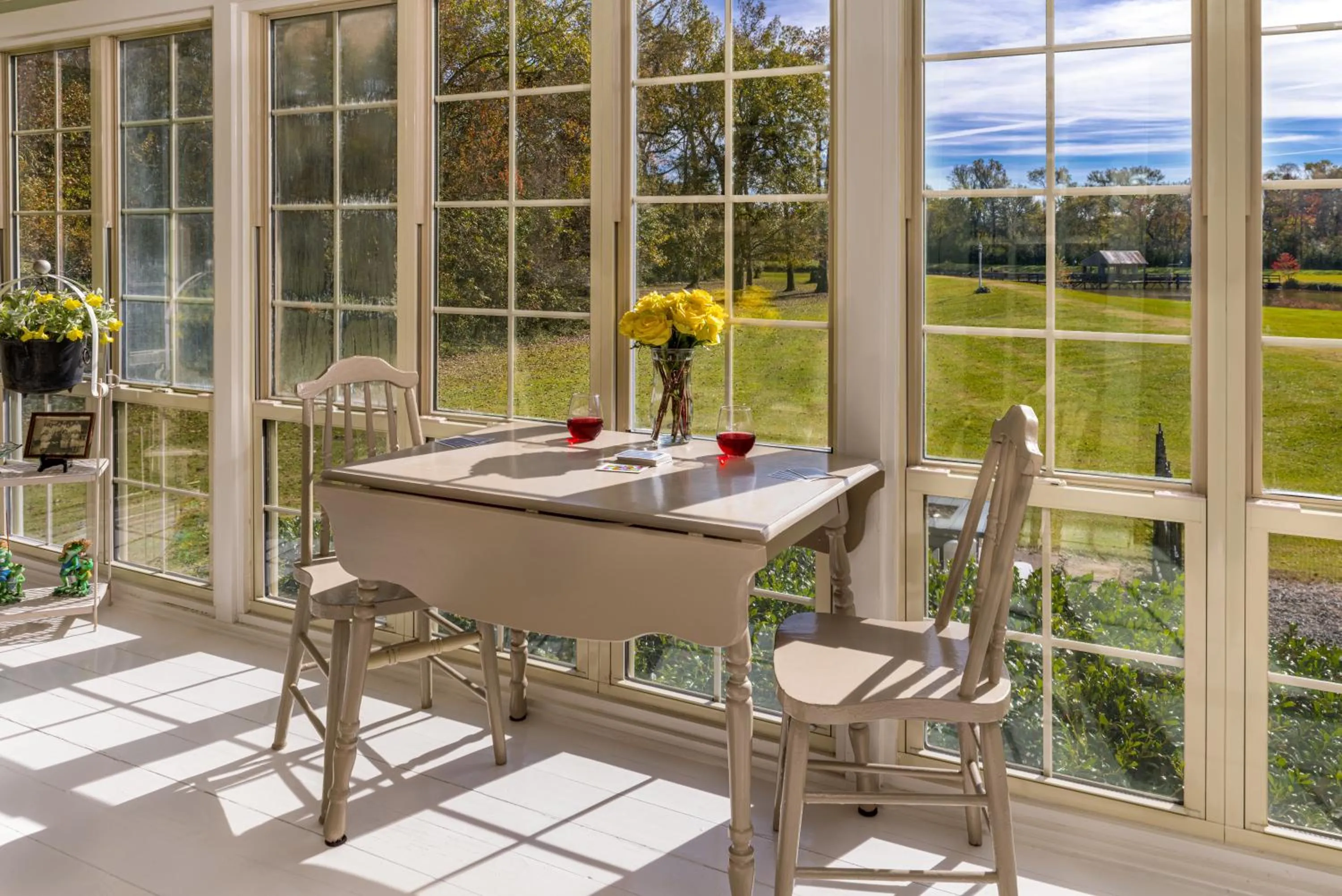 Dining area in Maison D'Memoire Bed & Breakfast Cottages