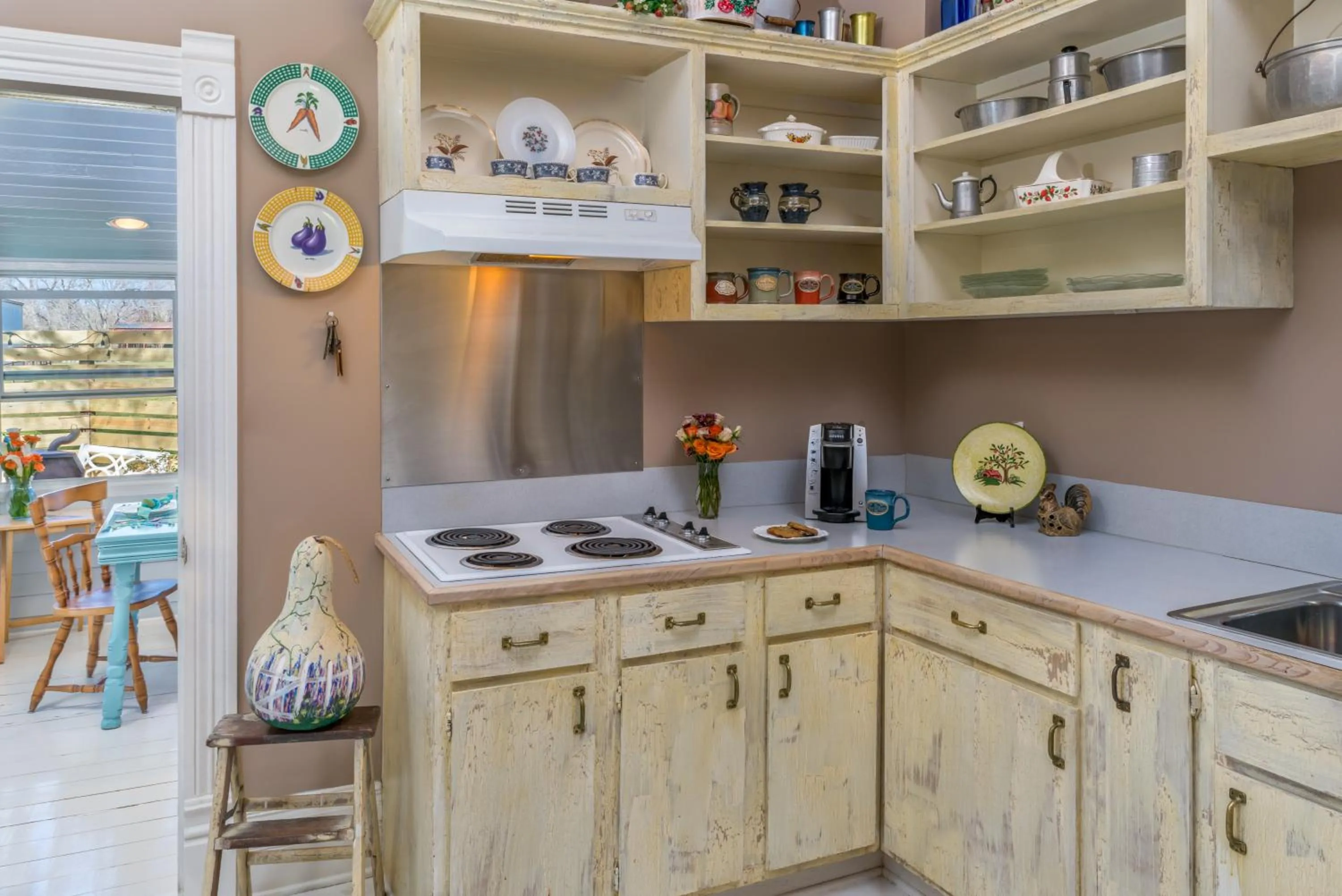 kitchen in Maison D'Memoire Bed & Breakfast Cottages