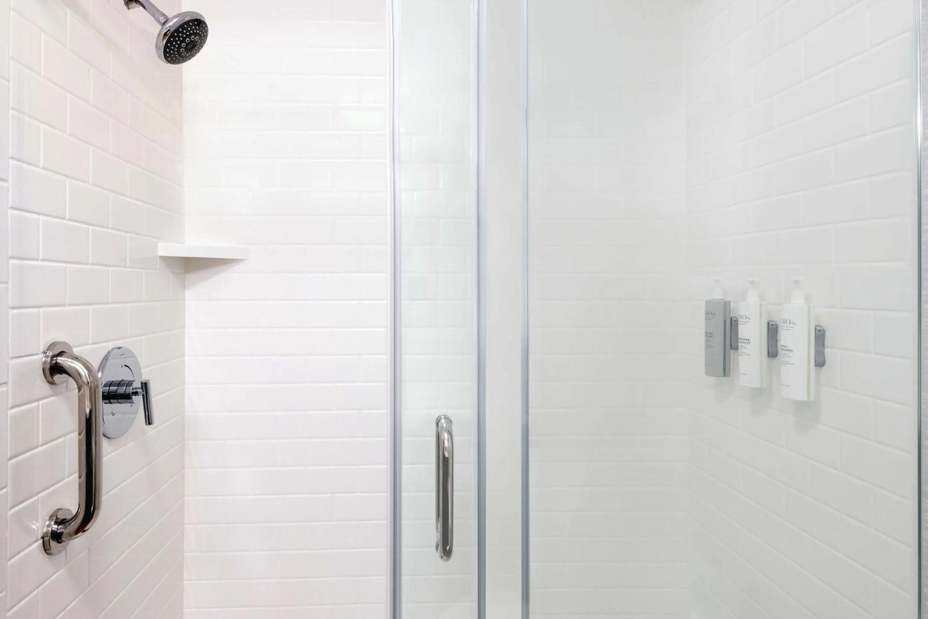 Bathroom in Hampton Inn Coventry-Warwick Area