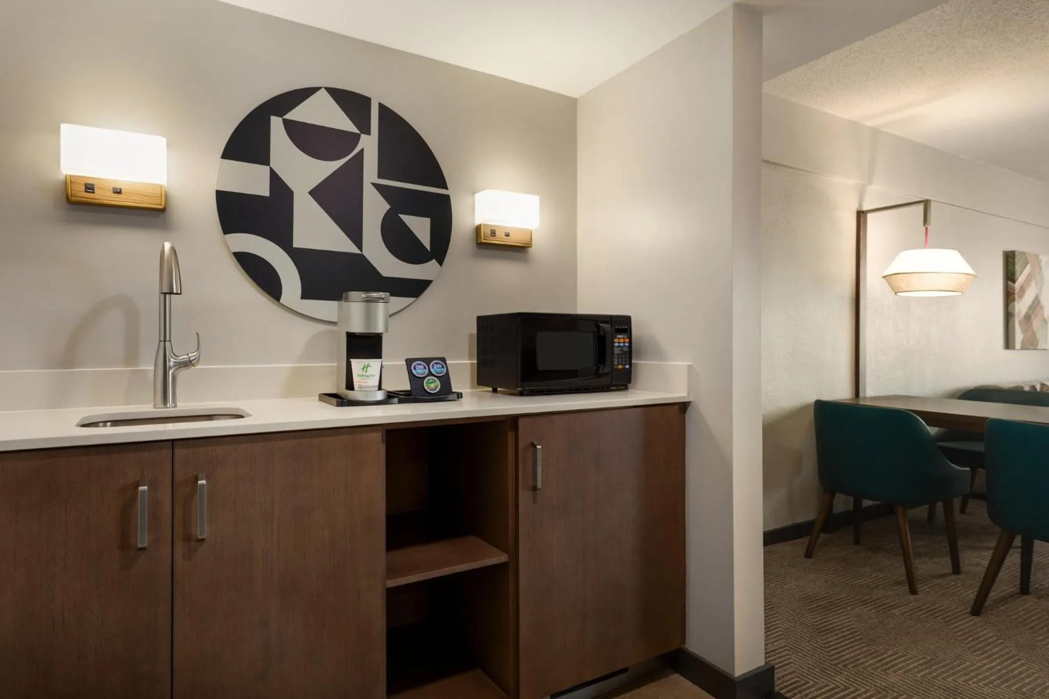 Bedroom in Holiday Inn Virginia Beach - Norfolk by IHG