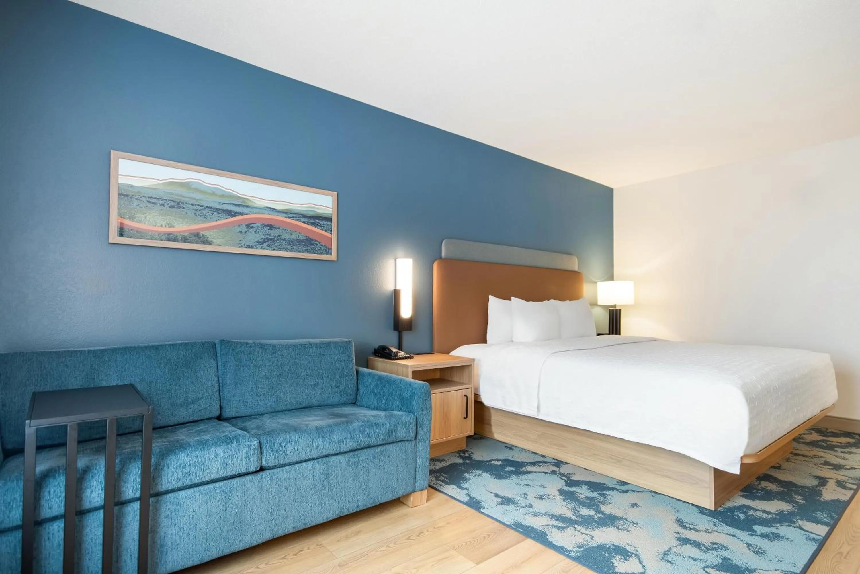 Living room, Bed in Hampton Inn Rutland/Killington