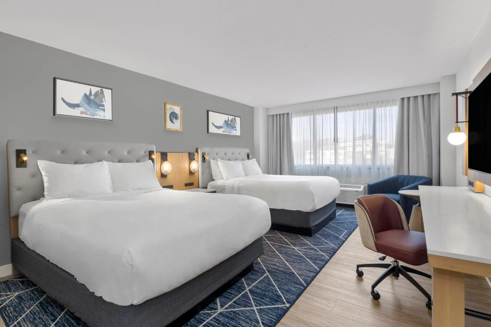 Photo of the whole room, Bed in Crowne Plaza Virginia Beach Town Center by IHG