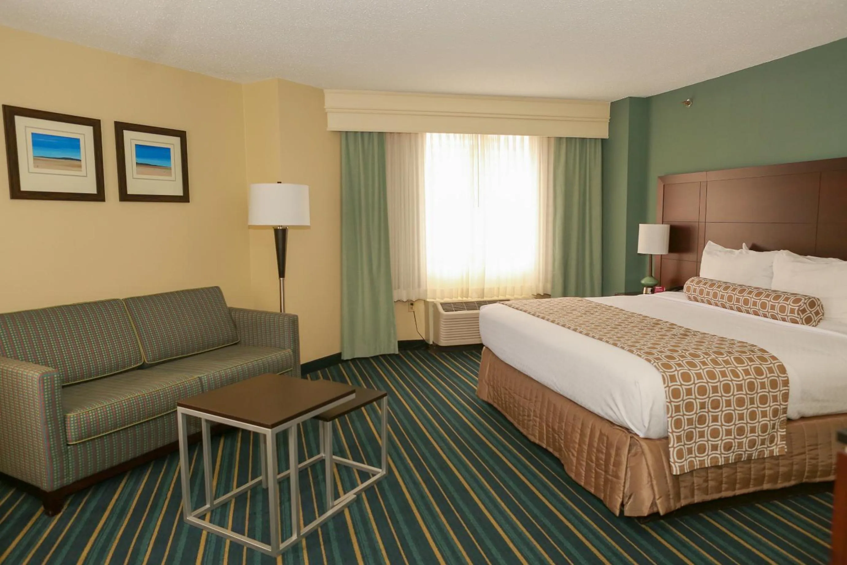 Photo of the whole room, Bed in Crowne Plaza Virginia Beach Town Center by IHG