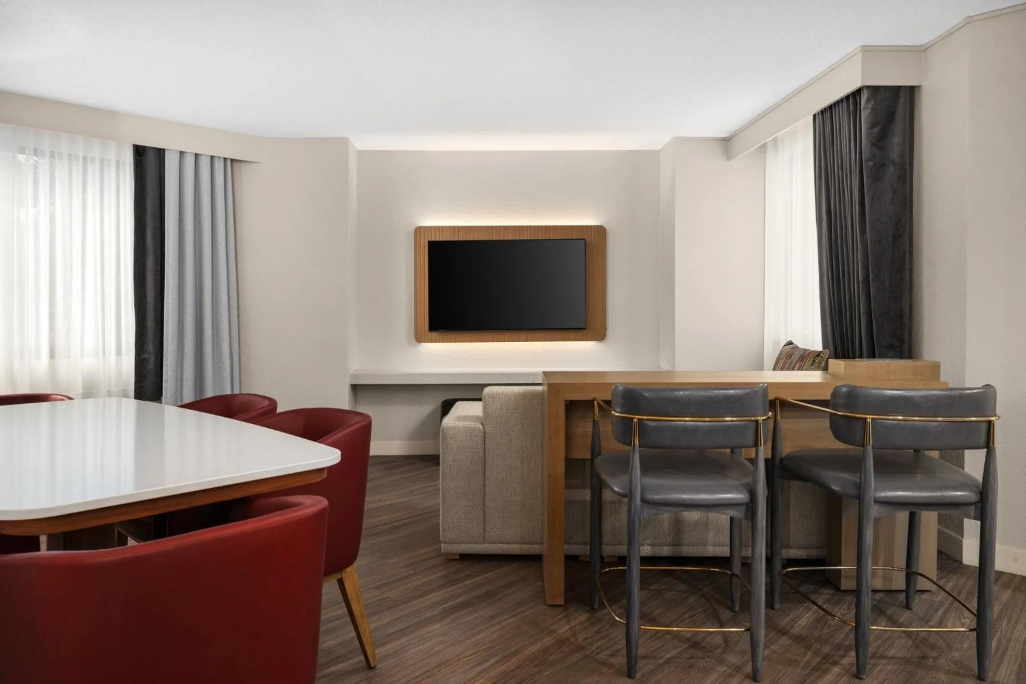 Photo of the whole room in Crowne Plaza Virginia Beach Town Center by IHG