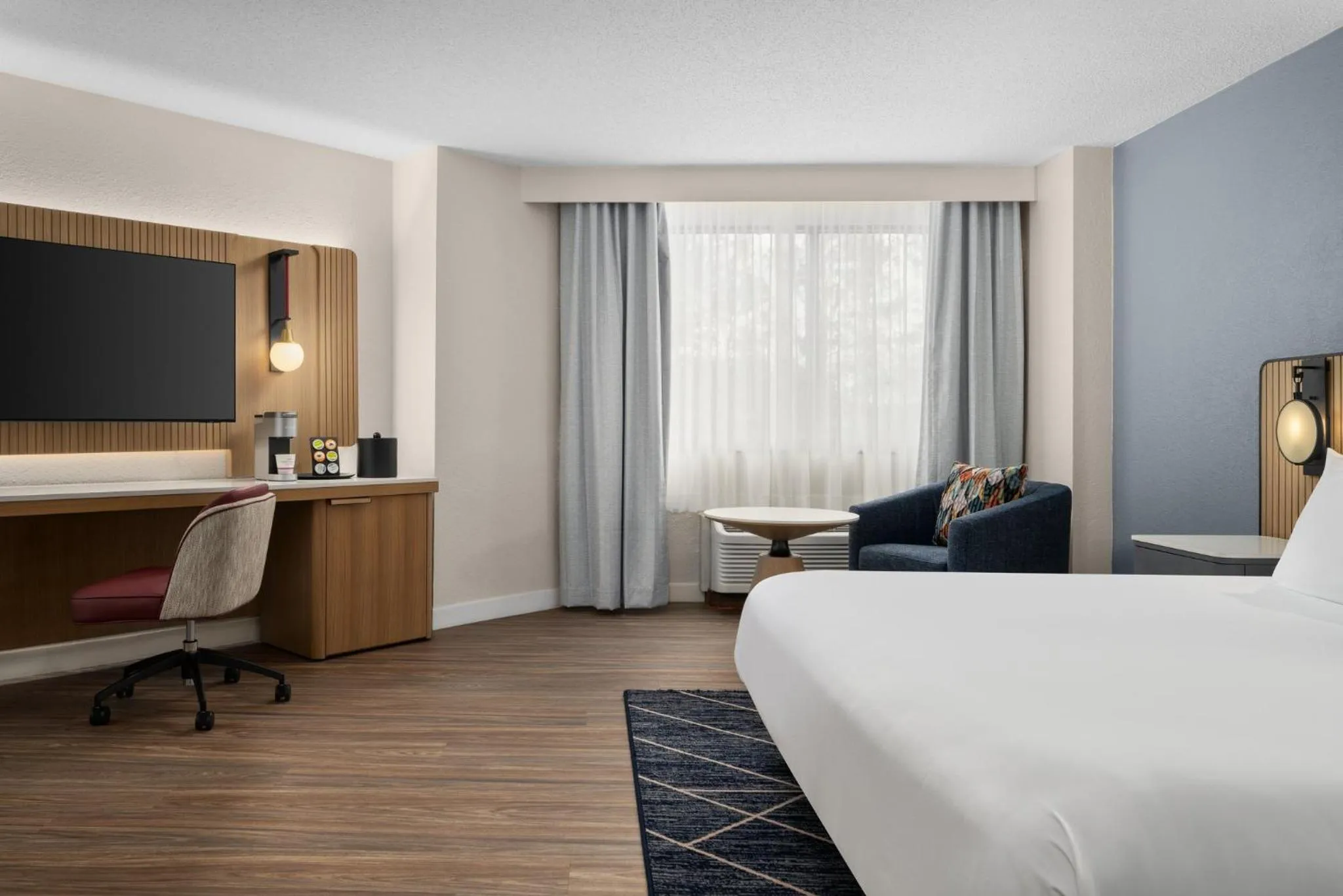 Photo of the whole room, Bed in Crowne Plaza Virginia Beach Town Center by IHG