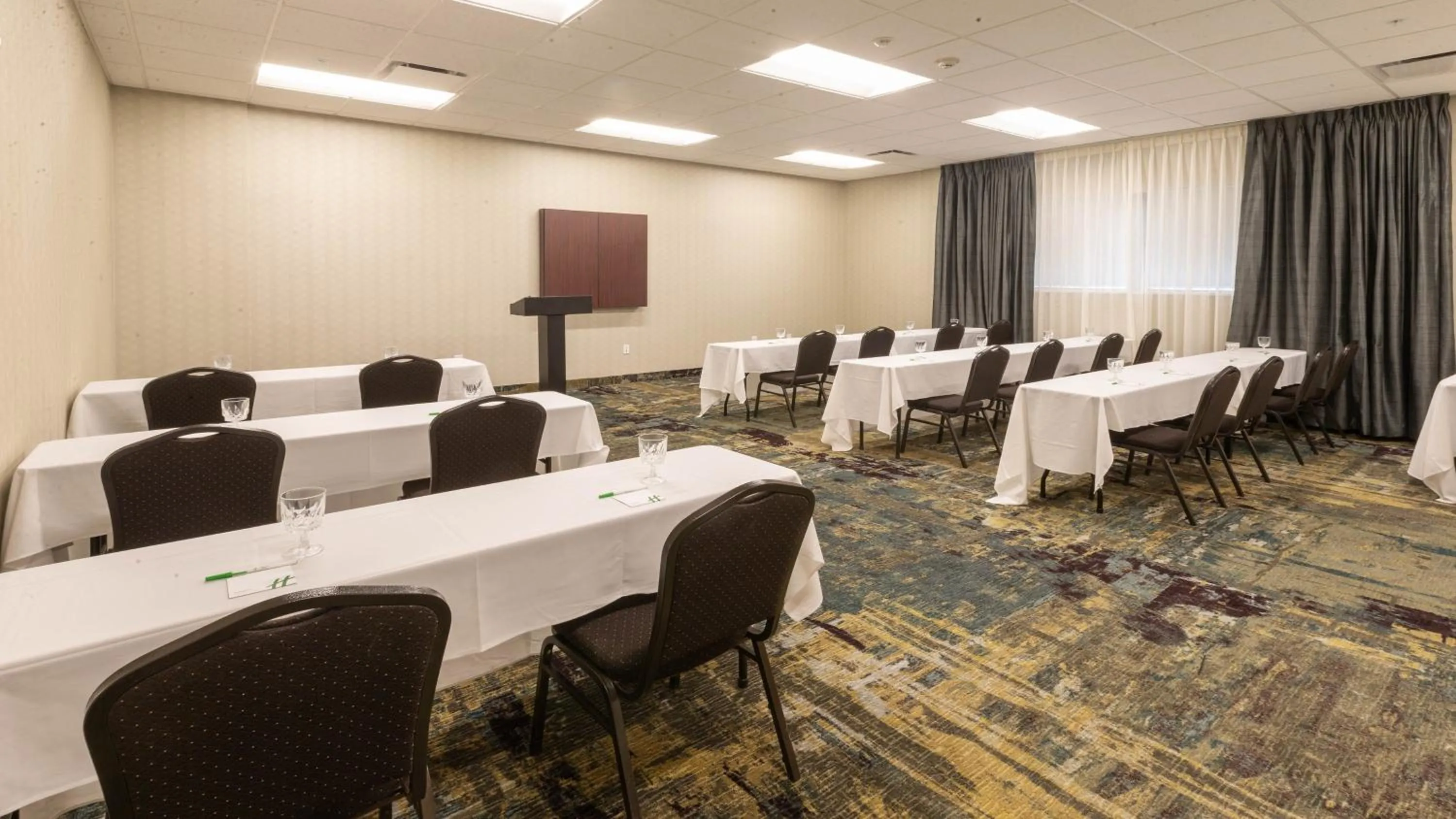 Meeting/conference room in Holiday Inn Cleveland - South Independence by IHG