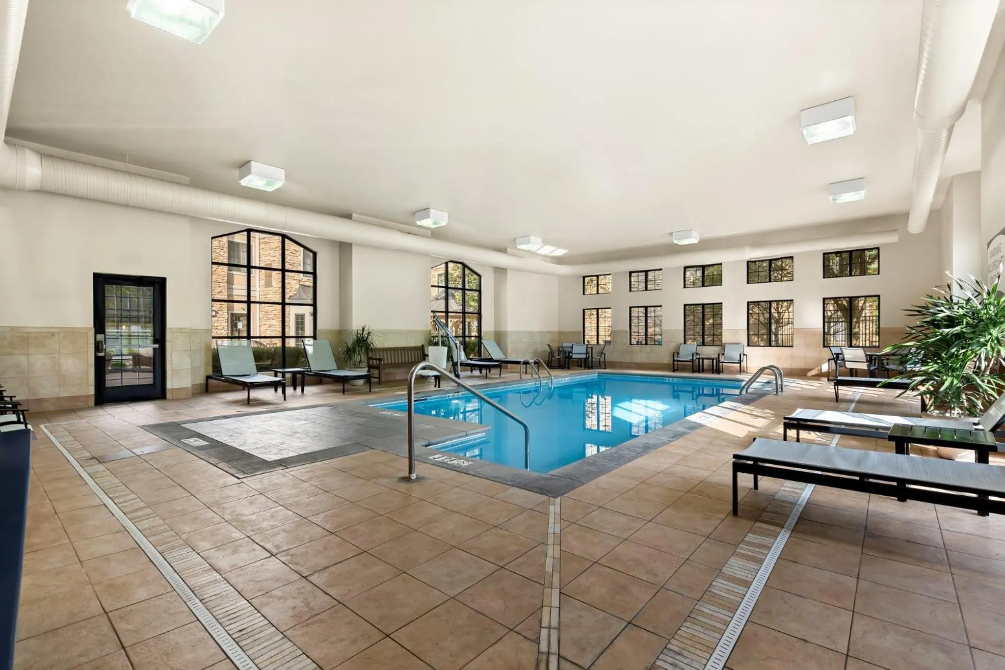 Swimming pool in Staybridge Suites - Cincinnati North by IHG