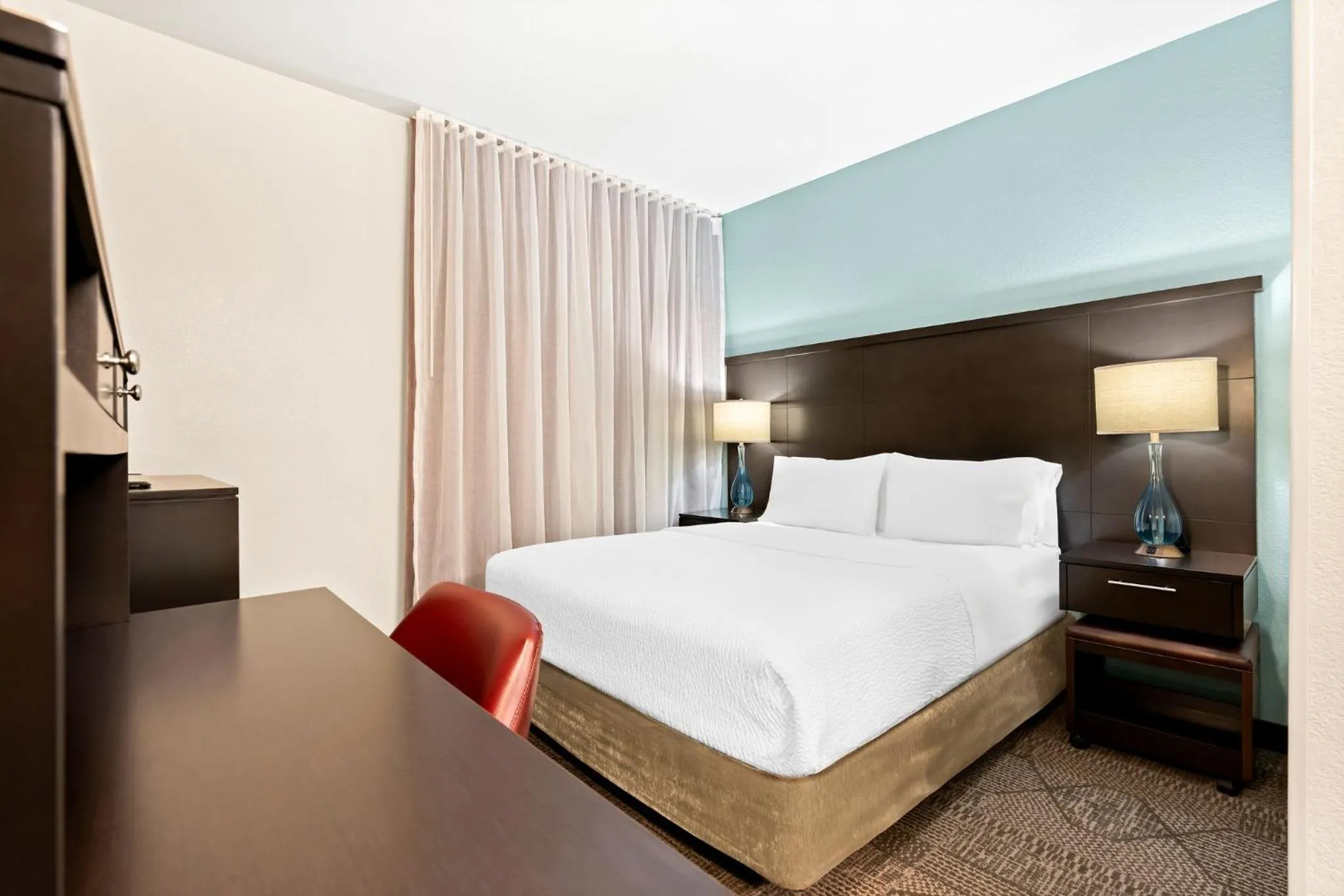 Photo of the whole room, Bed in Staybridge Suites - Cincinnati North by IHG
