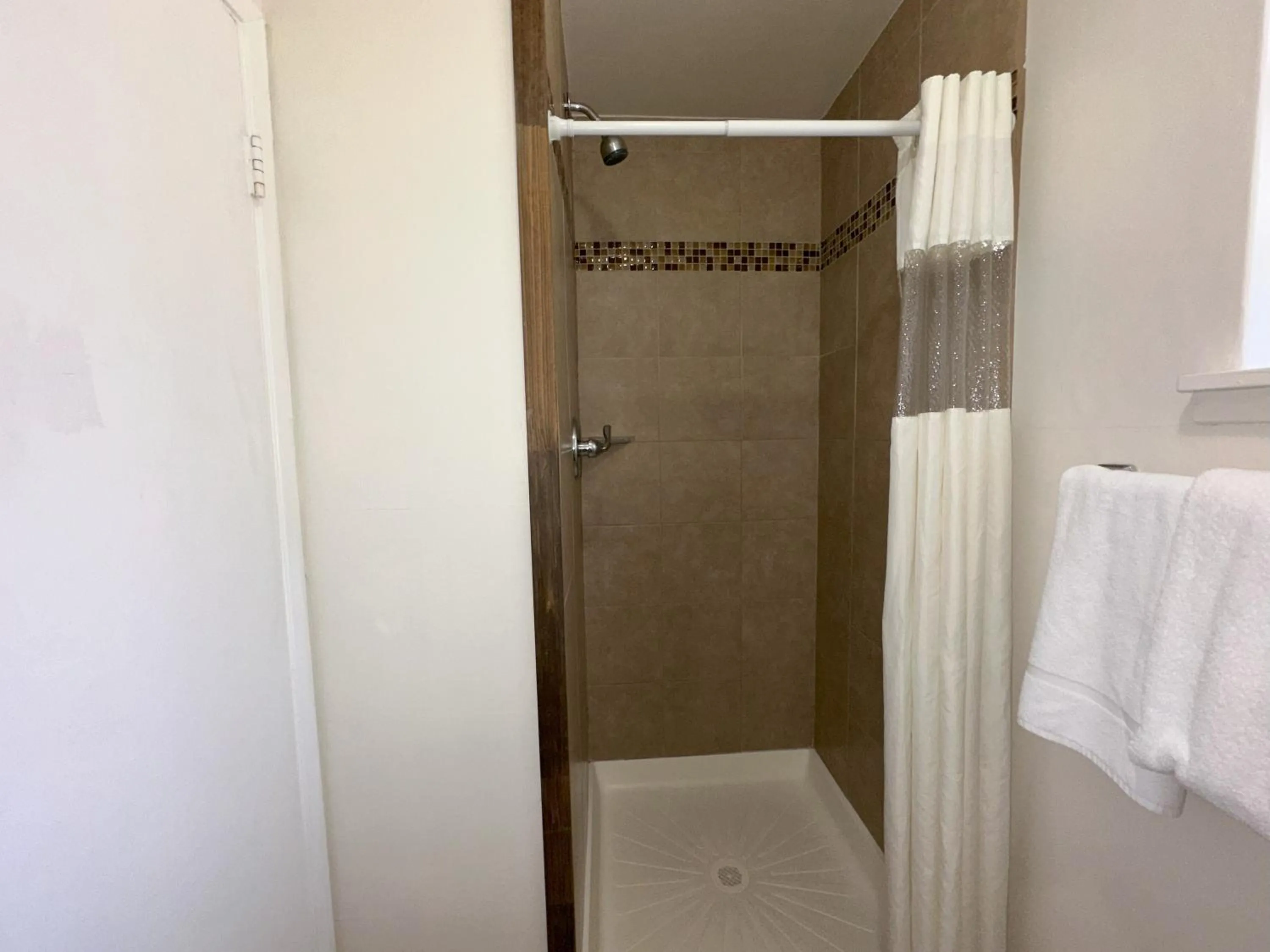 Shower in Alpine Inn & Spa