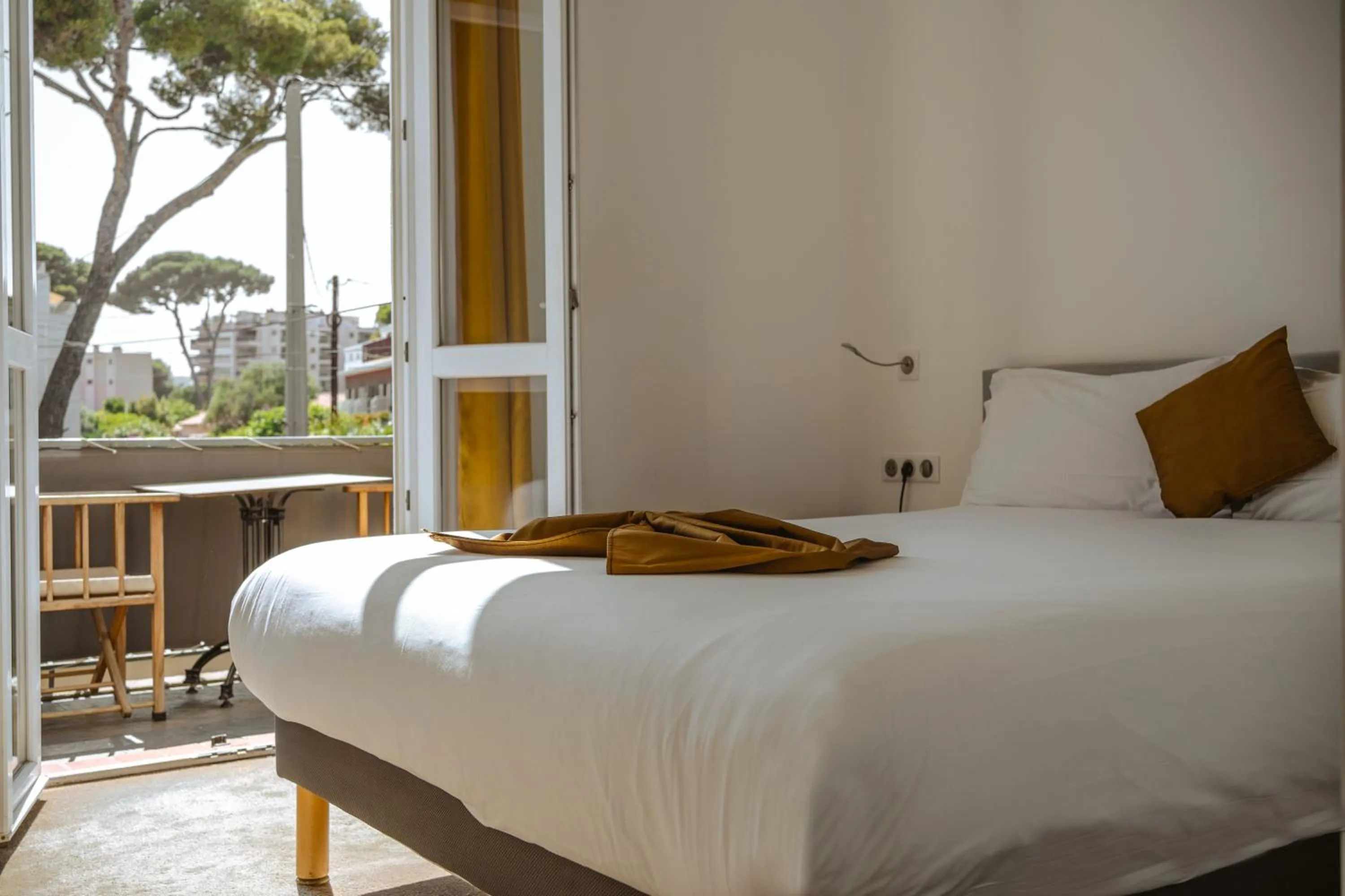 Bed in Hôtel du Bord de Mer "Le Vanillé"