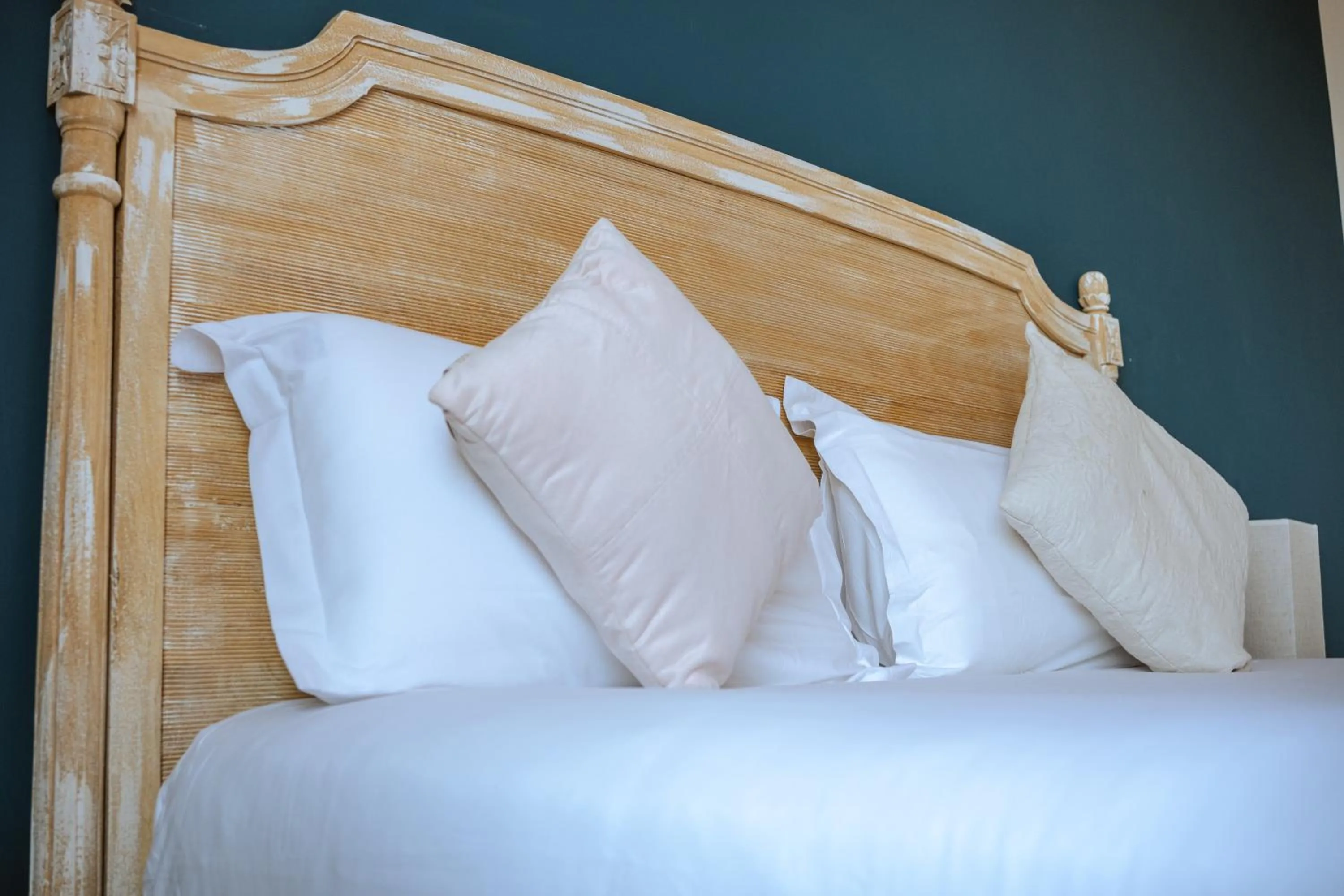 Bed in Hôtel du Bord de Mer "Le Vanillé"