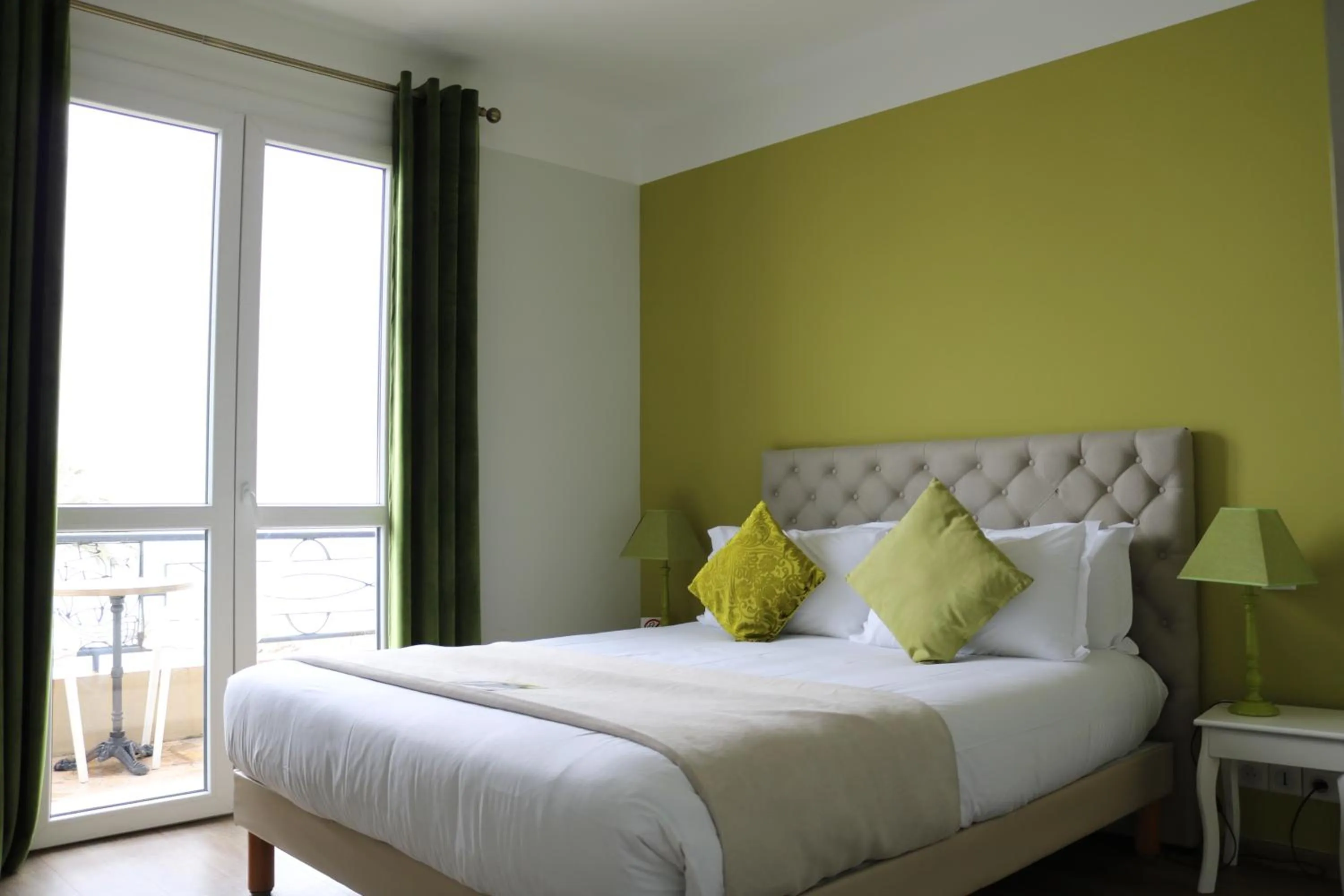 Photo of the whole room, Bed in Hôtel du Bord de Mer "Le Vanillé"