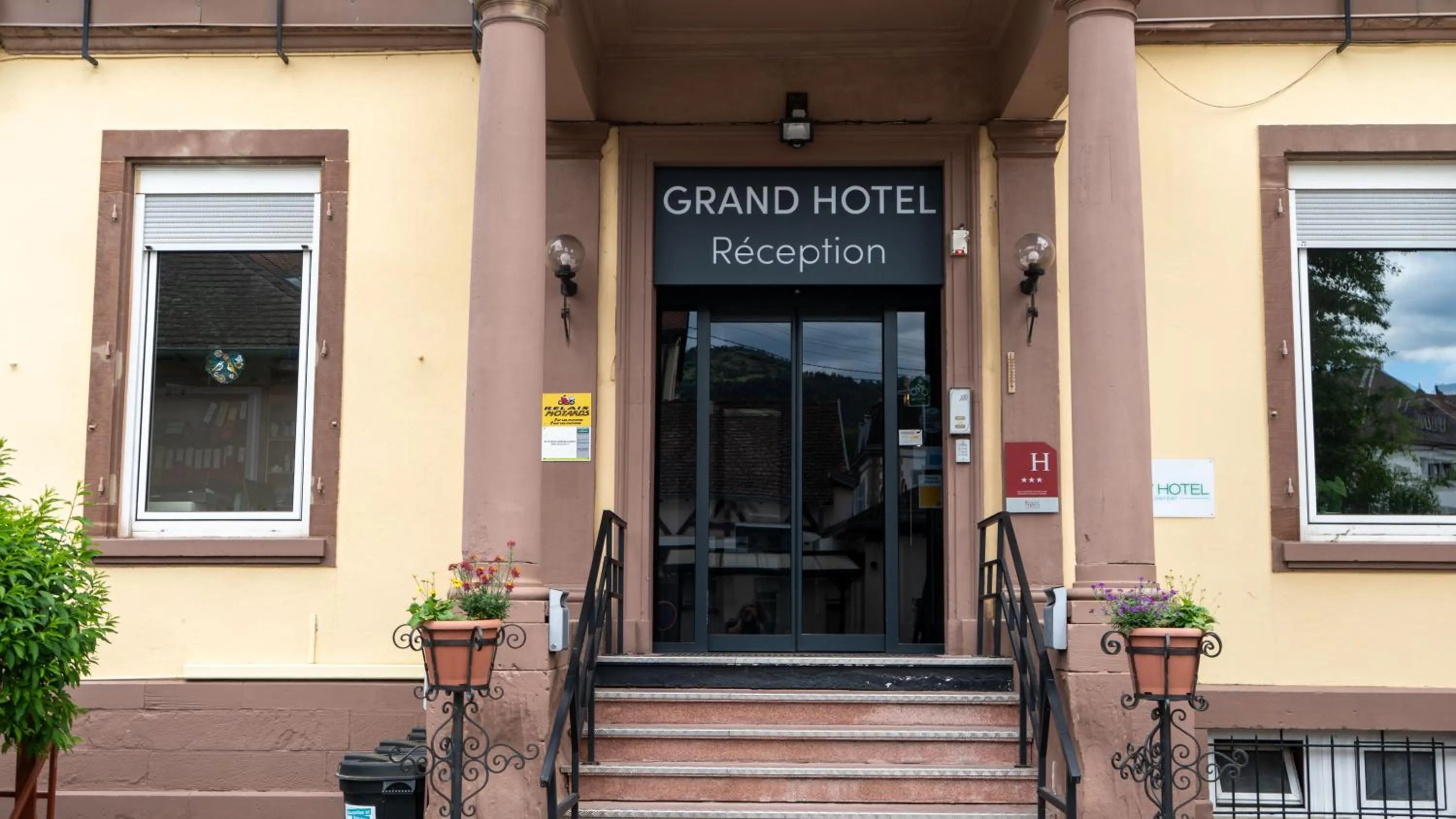 Facade/entrance in Brit Hotel Grand Hotel Munster