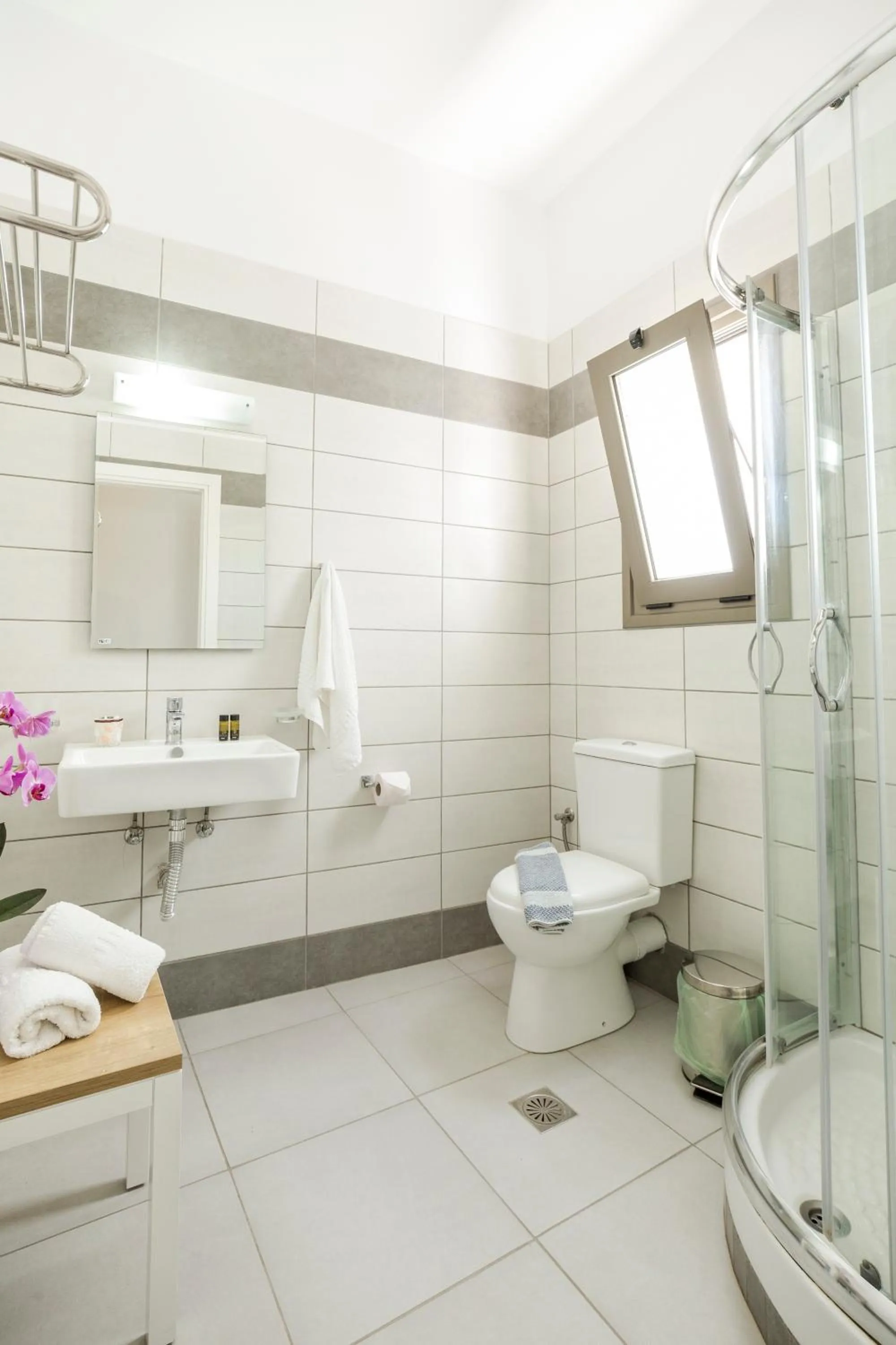 Shower in Castell Hotel