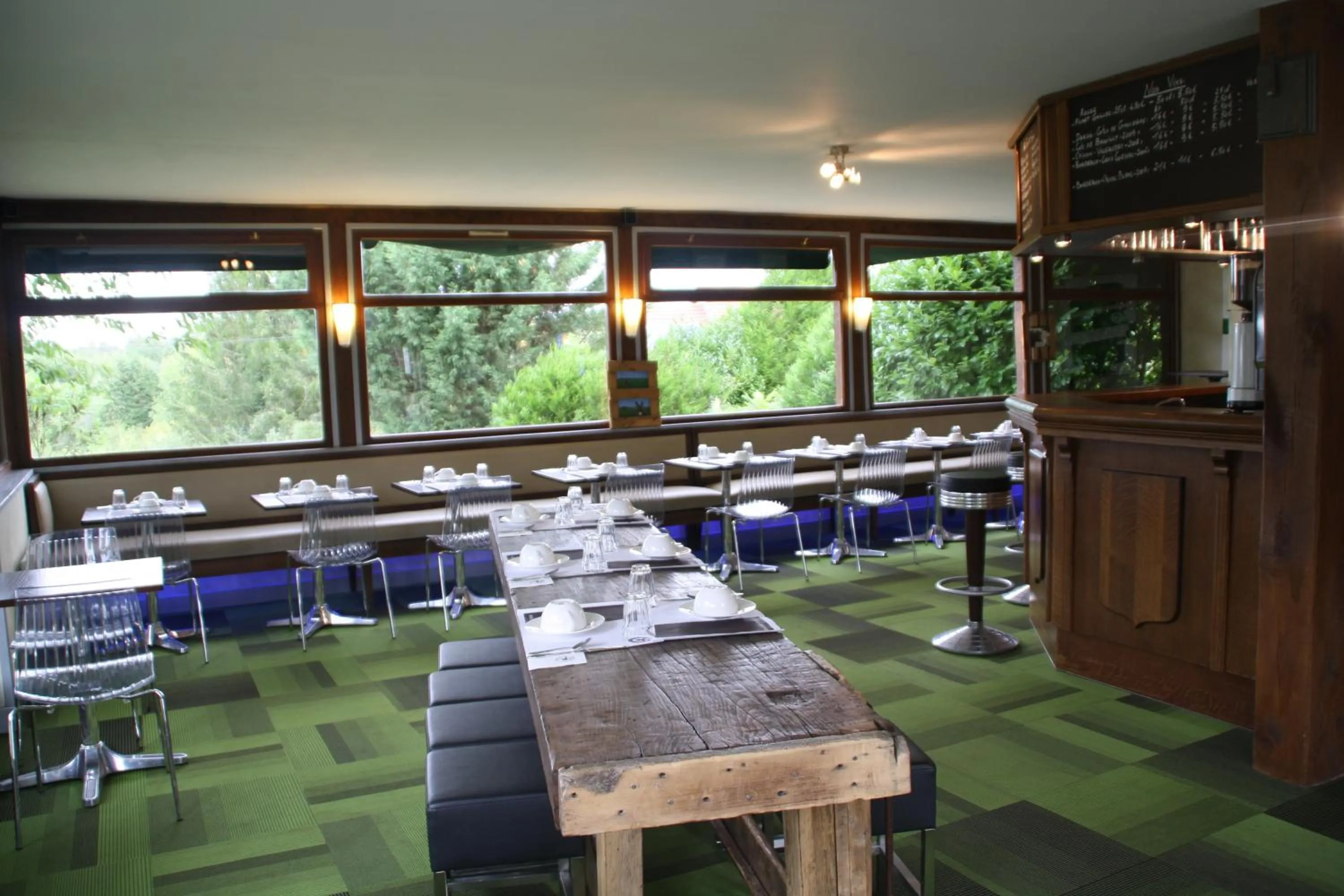 Restaurant/places to eat in The Originals Access, Hôtel La Dousseine, Dreux Nord