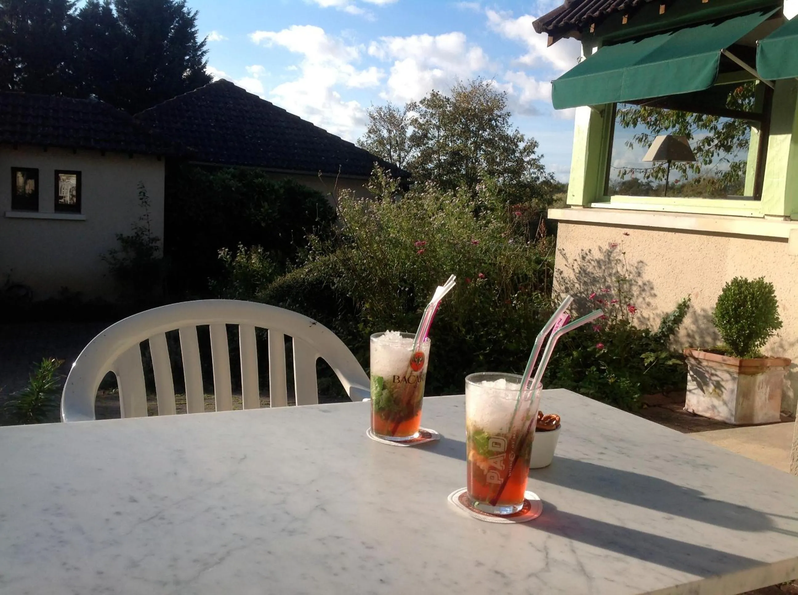 Balcony/Terrace in The Originals Access, Hôtel La Dousseine, Dreux Nord