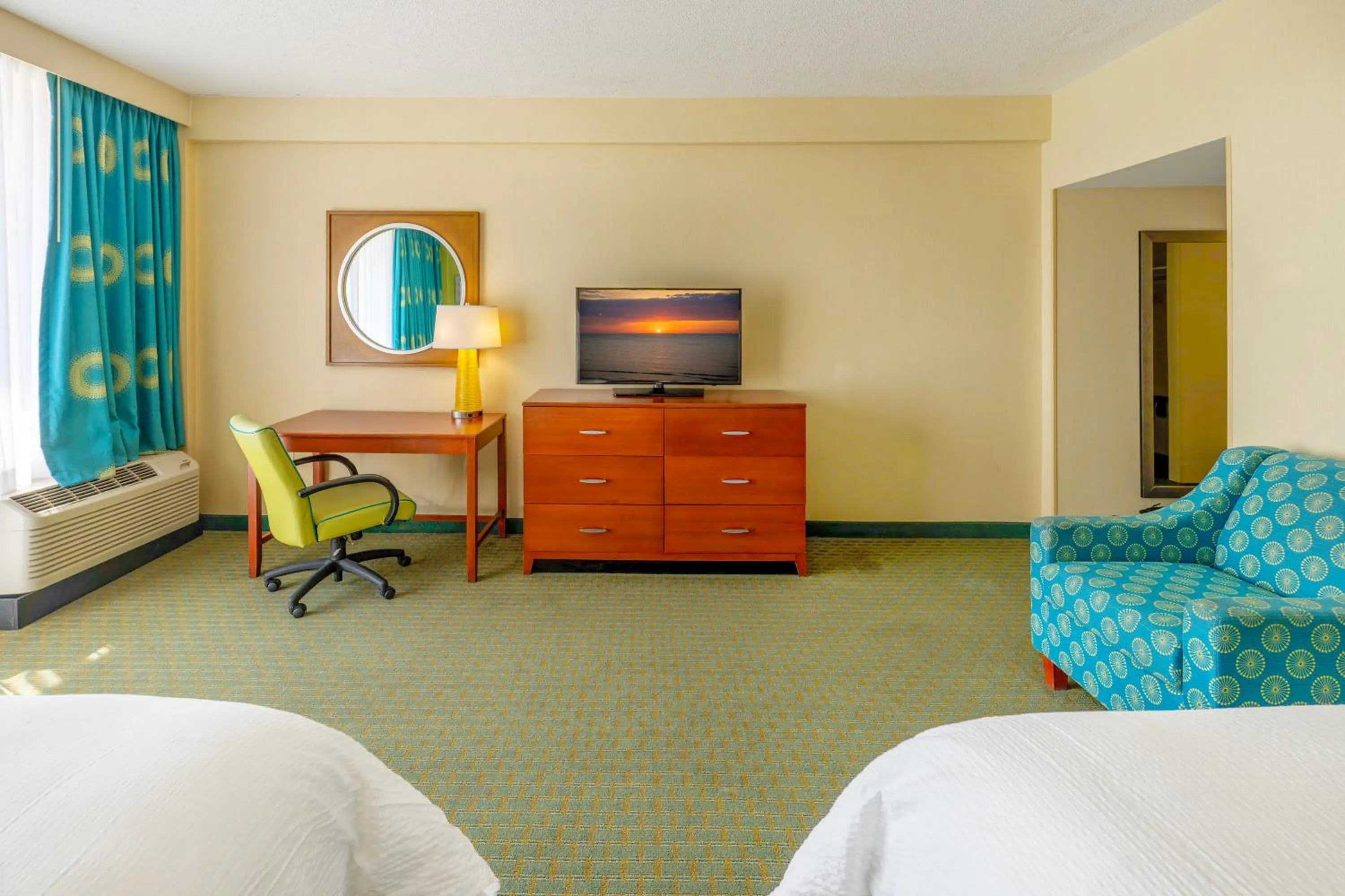 TV and multimedia, Bed in Holiday Inn & Suites Virginia Beach - North Beach by IHG
