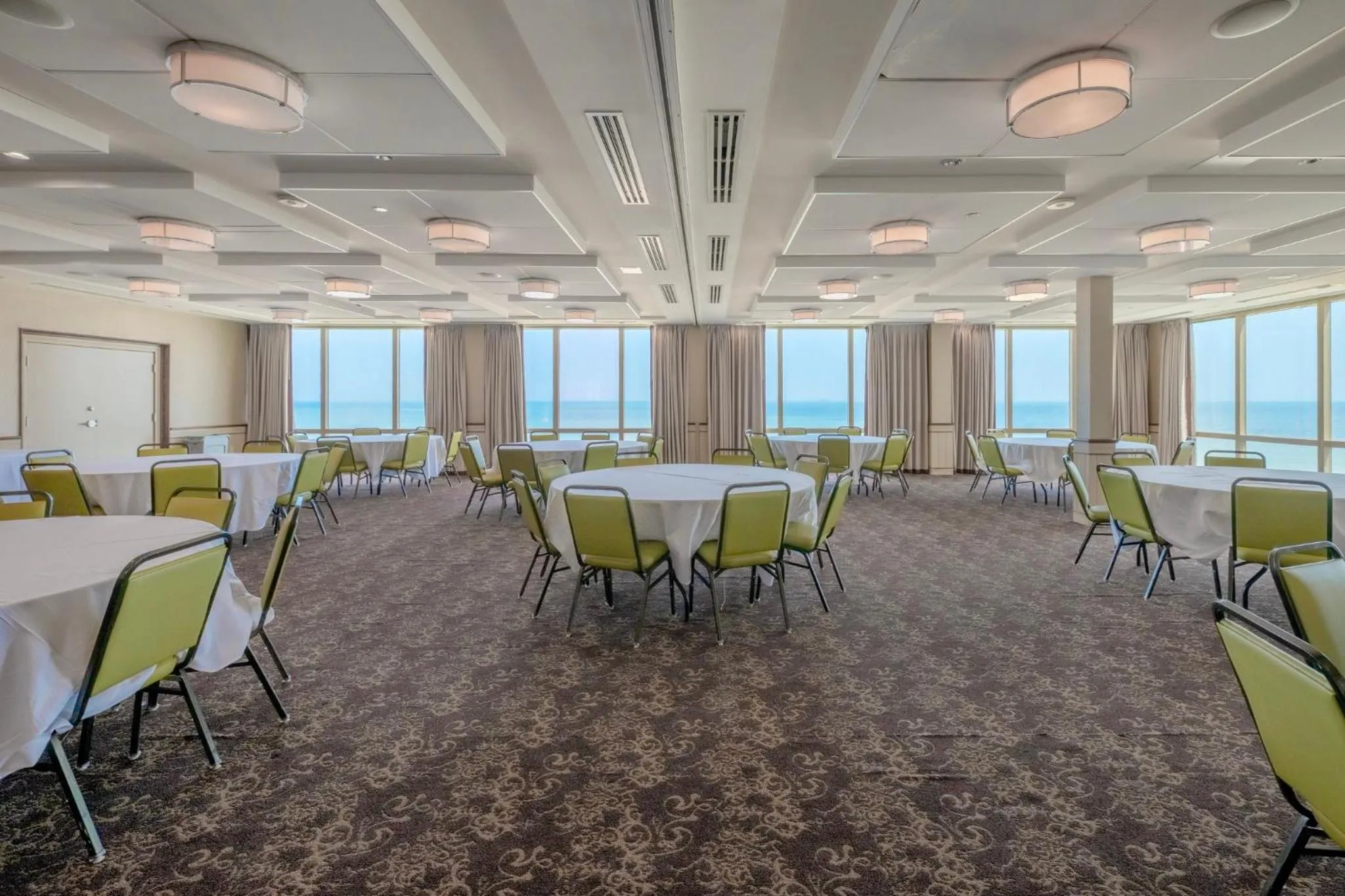 Meeting/conference room in Holiday Inn & Suites Virginia Beach - North Beach by IHG