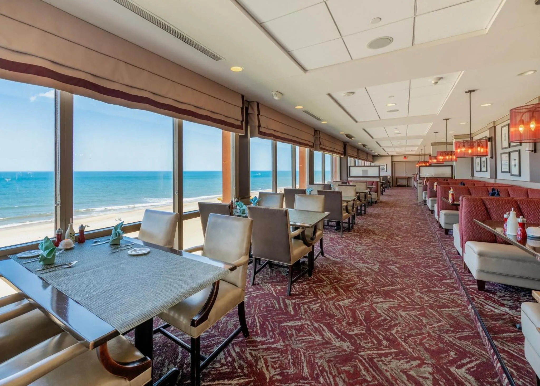 Restaurant/places to eat in Holiday Inn & Suites Virginia Beach - North Beach by IHG