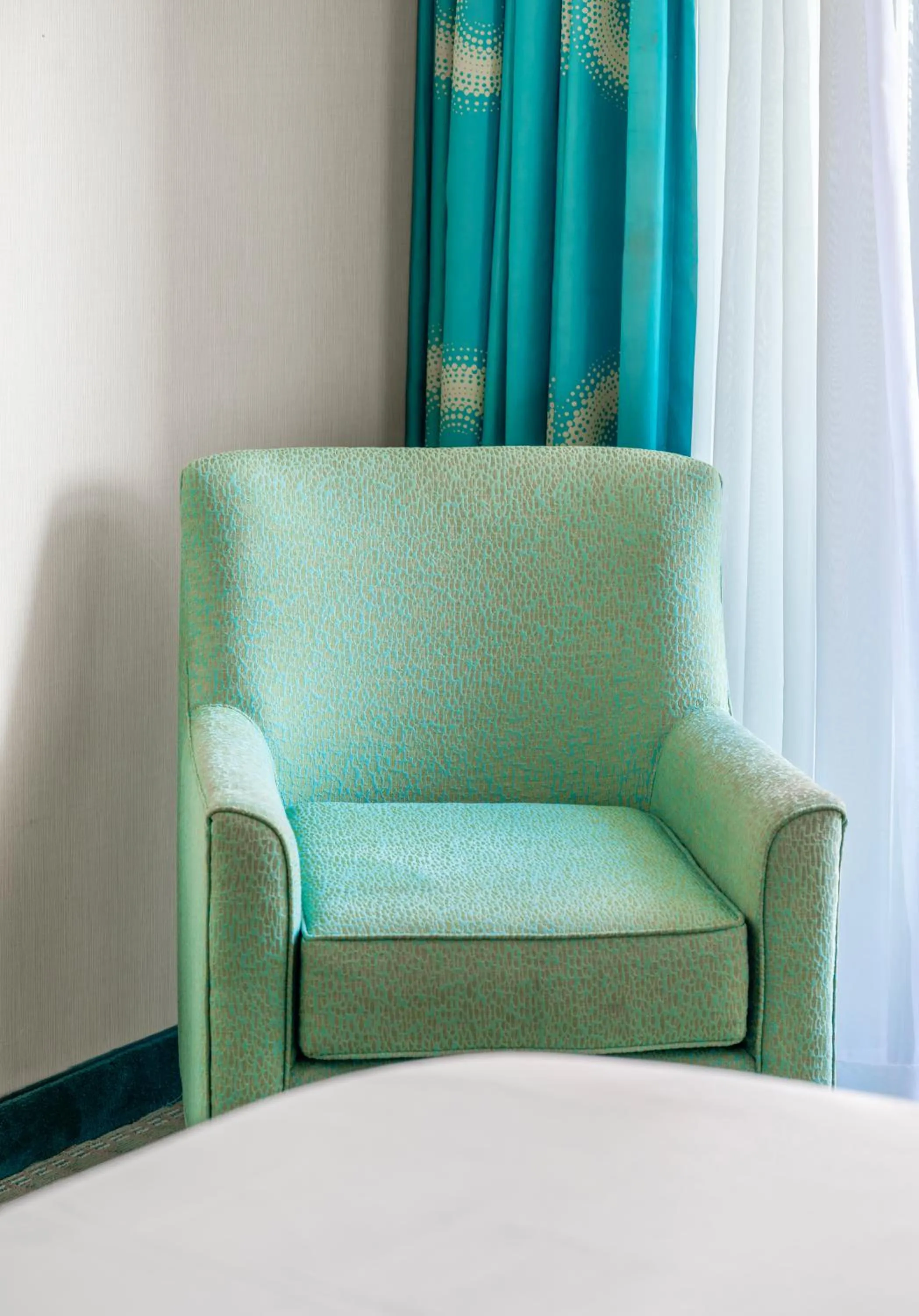 Living room in Holiday Inn & Suites Virginia Beach - North Beach by IHG