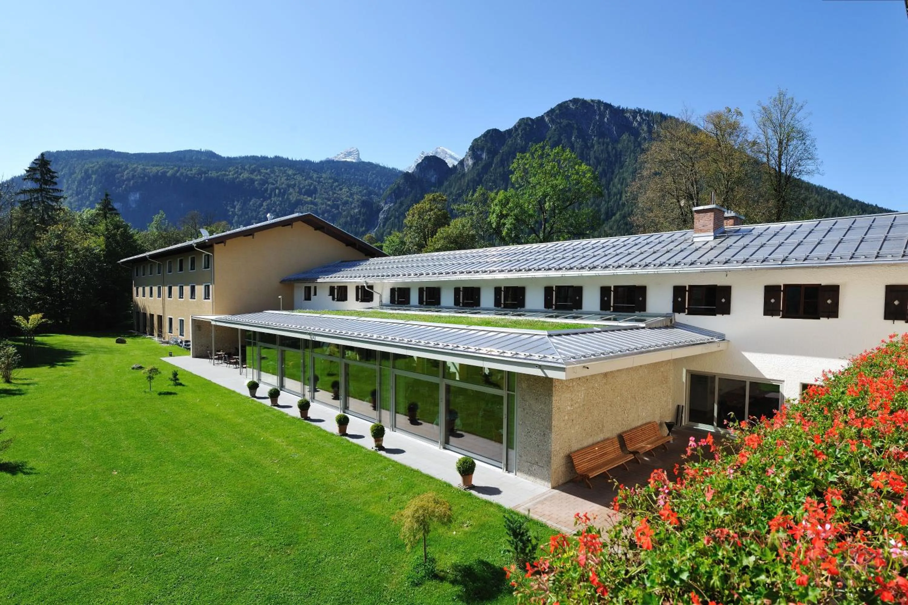 Facade/entrance in BSW Hotel Hubertus-Park